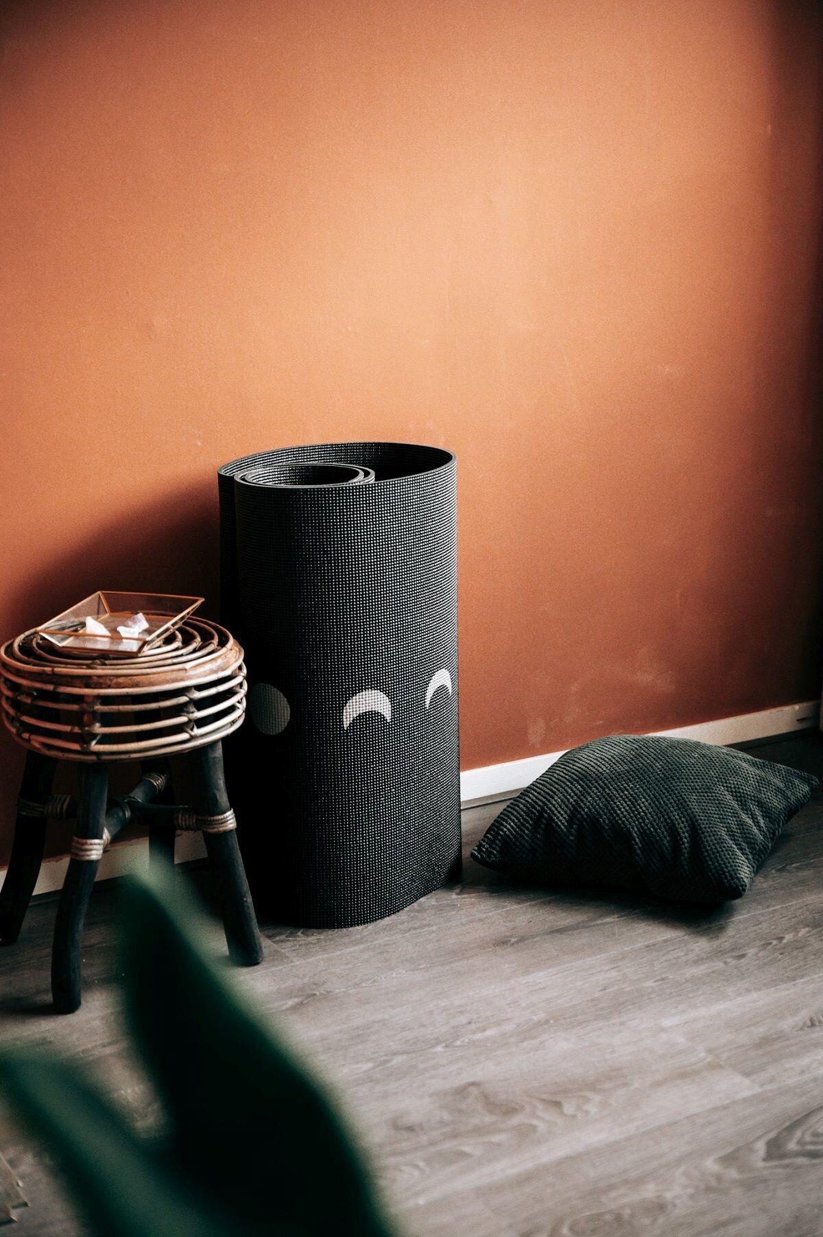 Lotus Yogamat sticky extra dik moon zwart 3/5