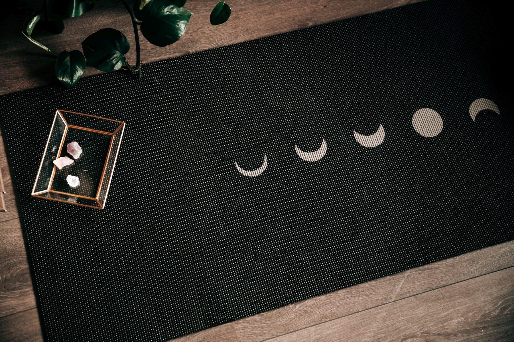 Lotus Yogamat sticky extra dik moon zwart 4/5