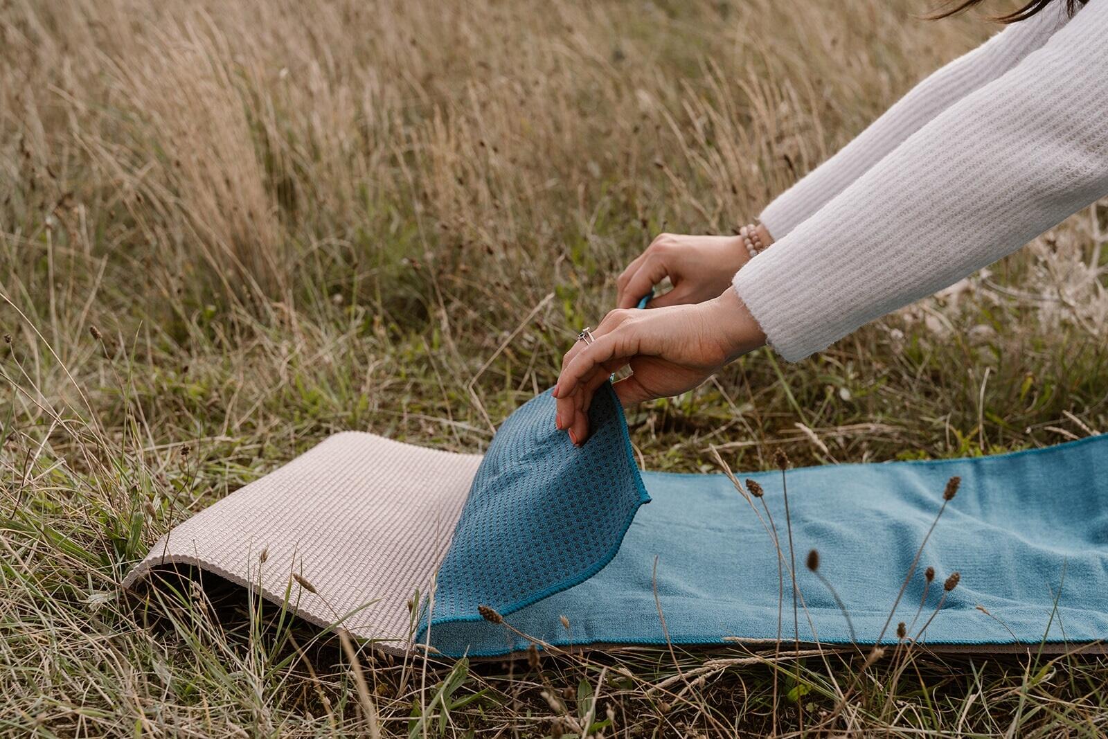 Lotus Yoga handdoek antislip harbour 4/5