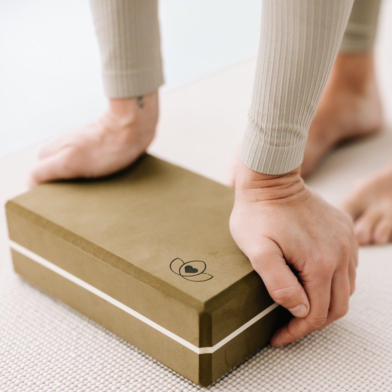 Lotus Yoga blok high density olijfgroen 2/5