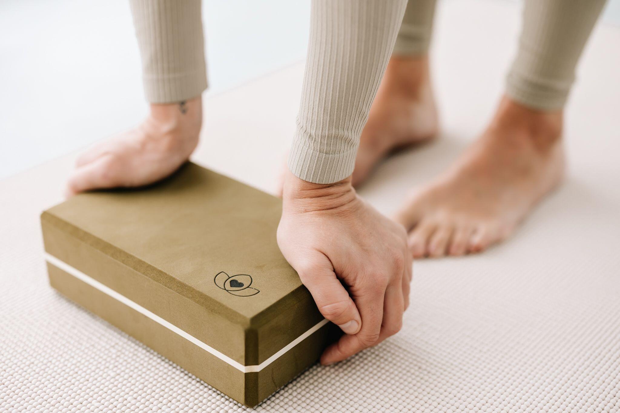 Lotus Yoga blok high density olijfgroen 5/5