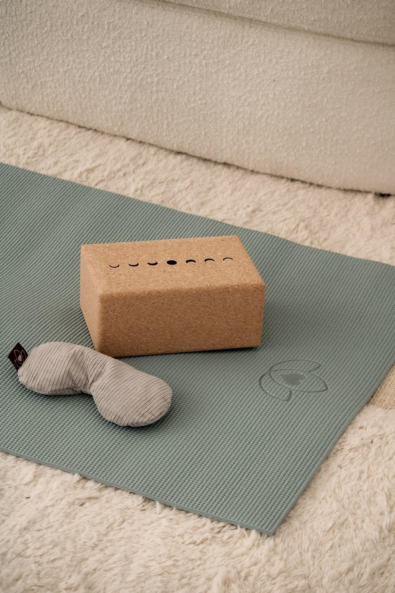 Lotus Yoga blok groot eco natuurkurk moon 3/5