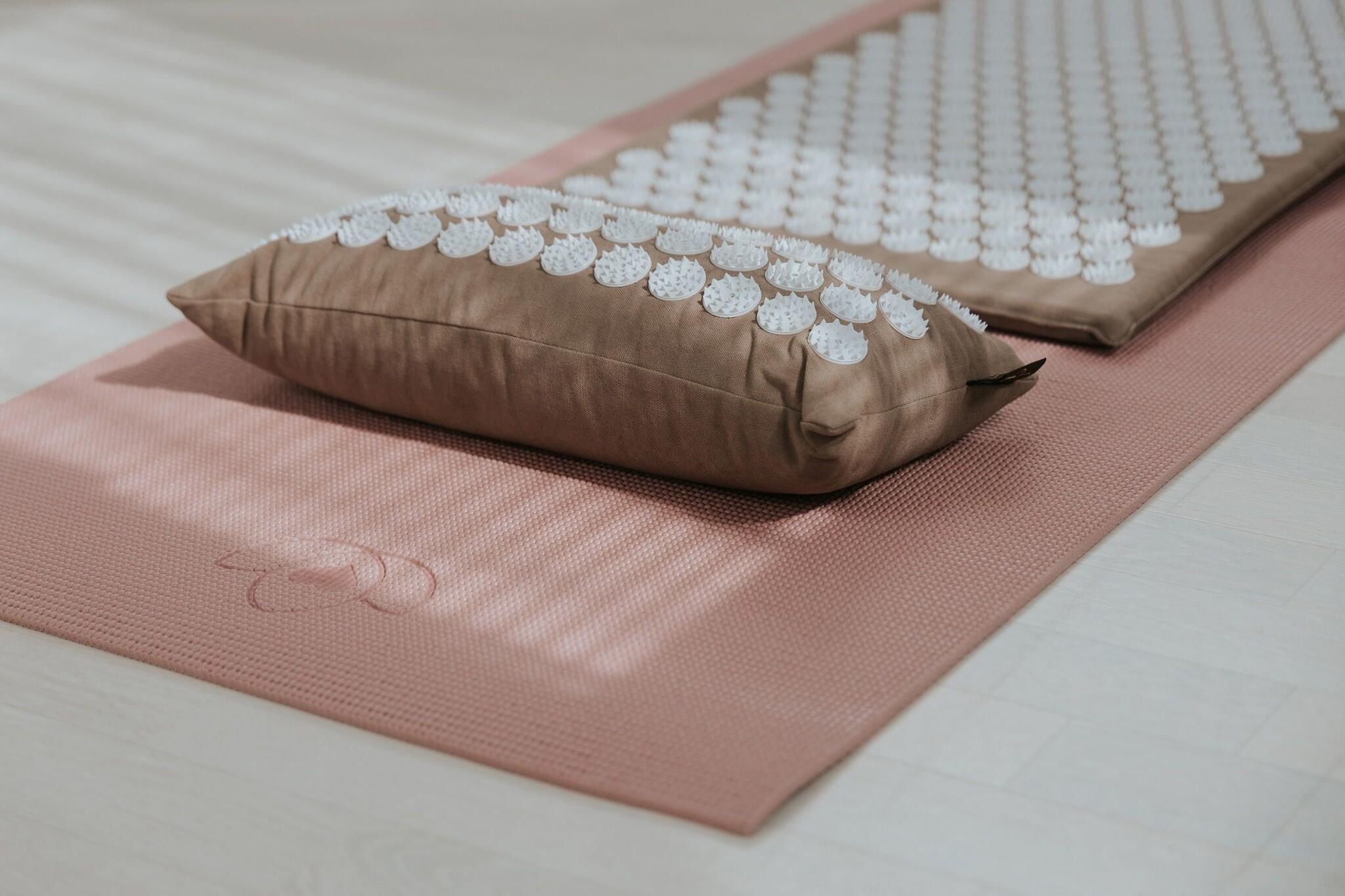 Lotus Set spijkermat en spijkerkussen taupe 3/5