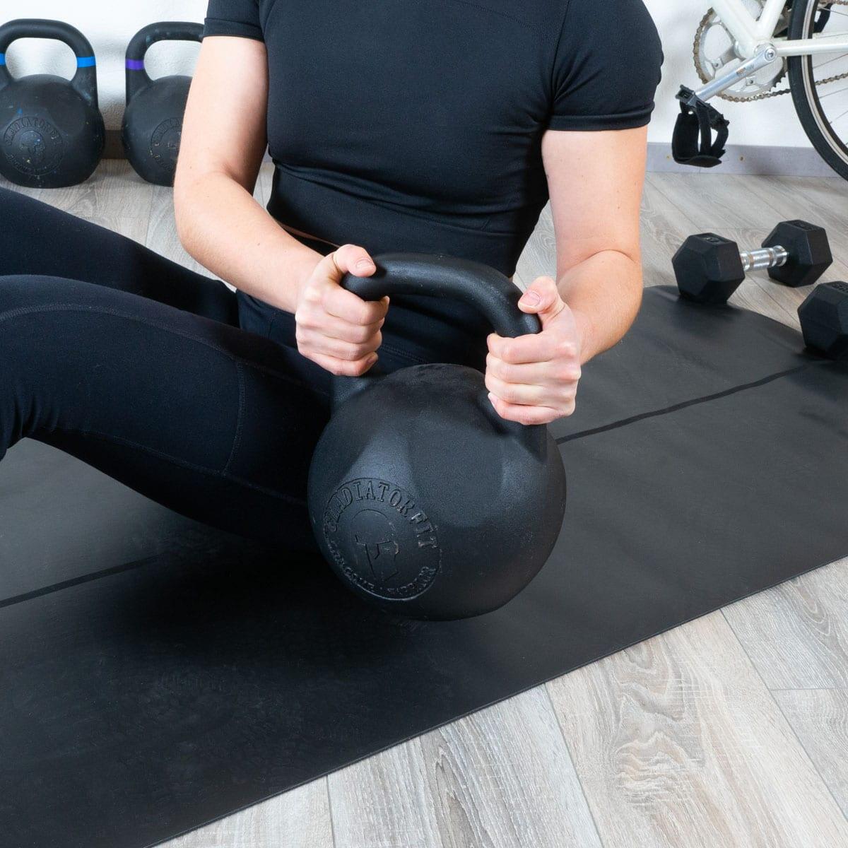 Strengthshop Kettlebell Revêtement Poudre Noir – Fonte Pleine, Poignée Robuste – 4 à 64 Kg – Pour CrossFit, Muscu, Mobilité