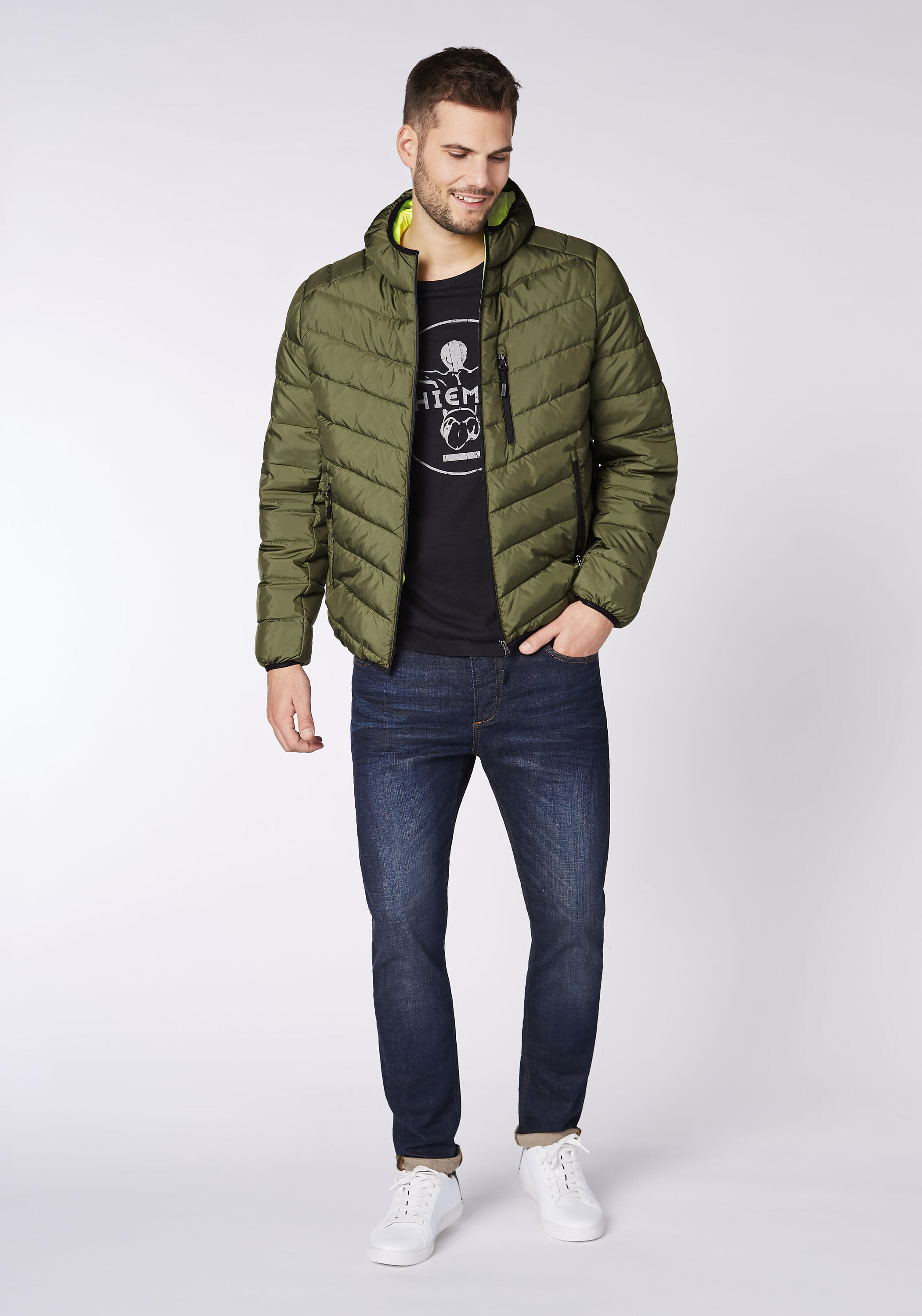 Steppjacke mit leicht glänzender Optik 6/7