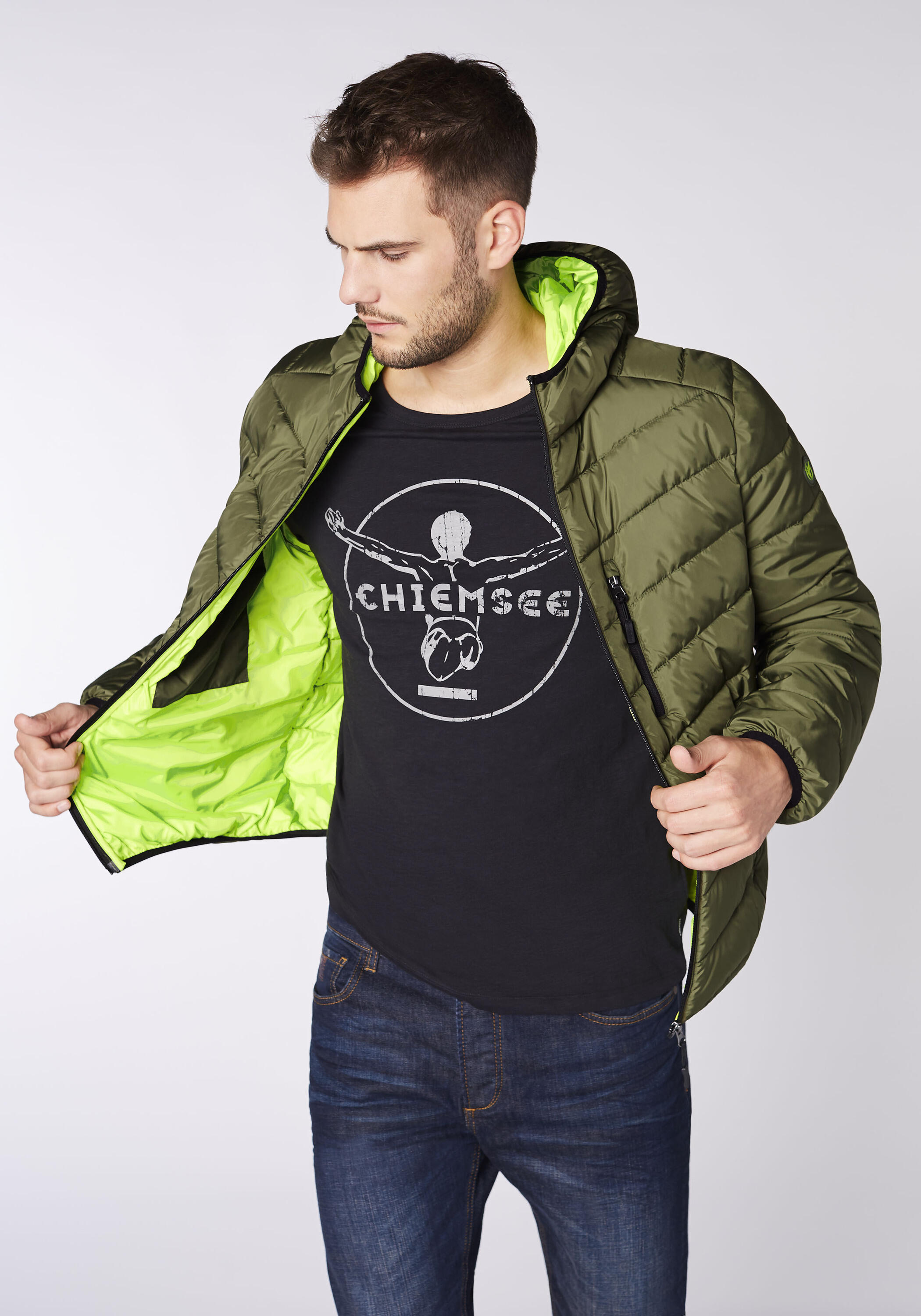 Steppjacke mit leicht glänzender Optik 7/7