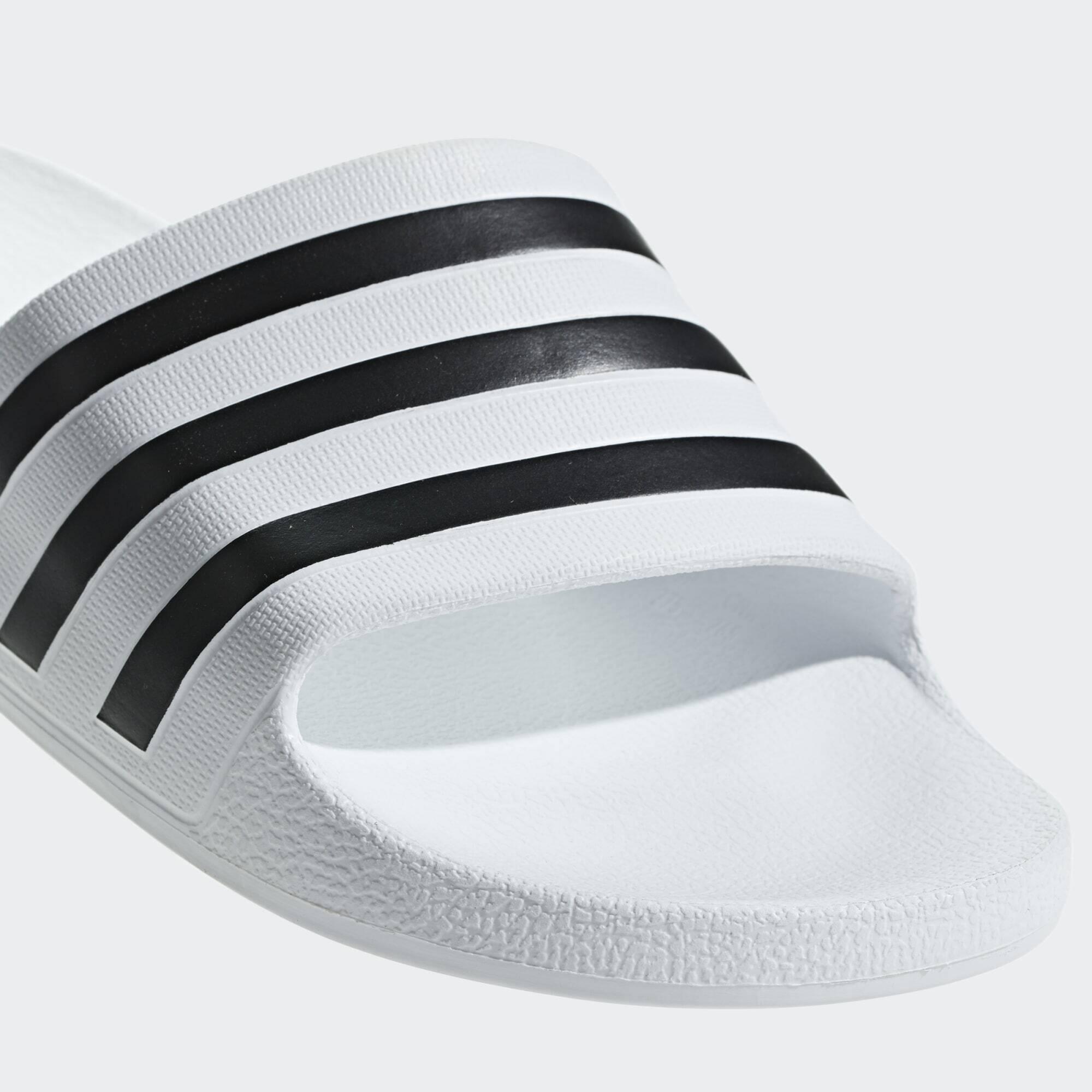 Adilette Aqua Slides 6/7