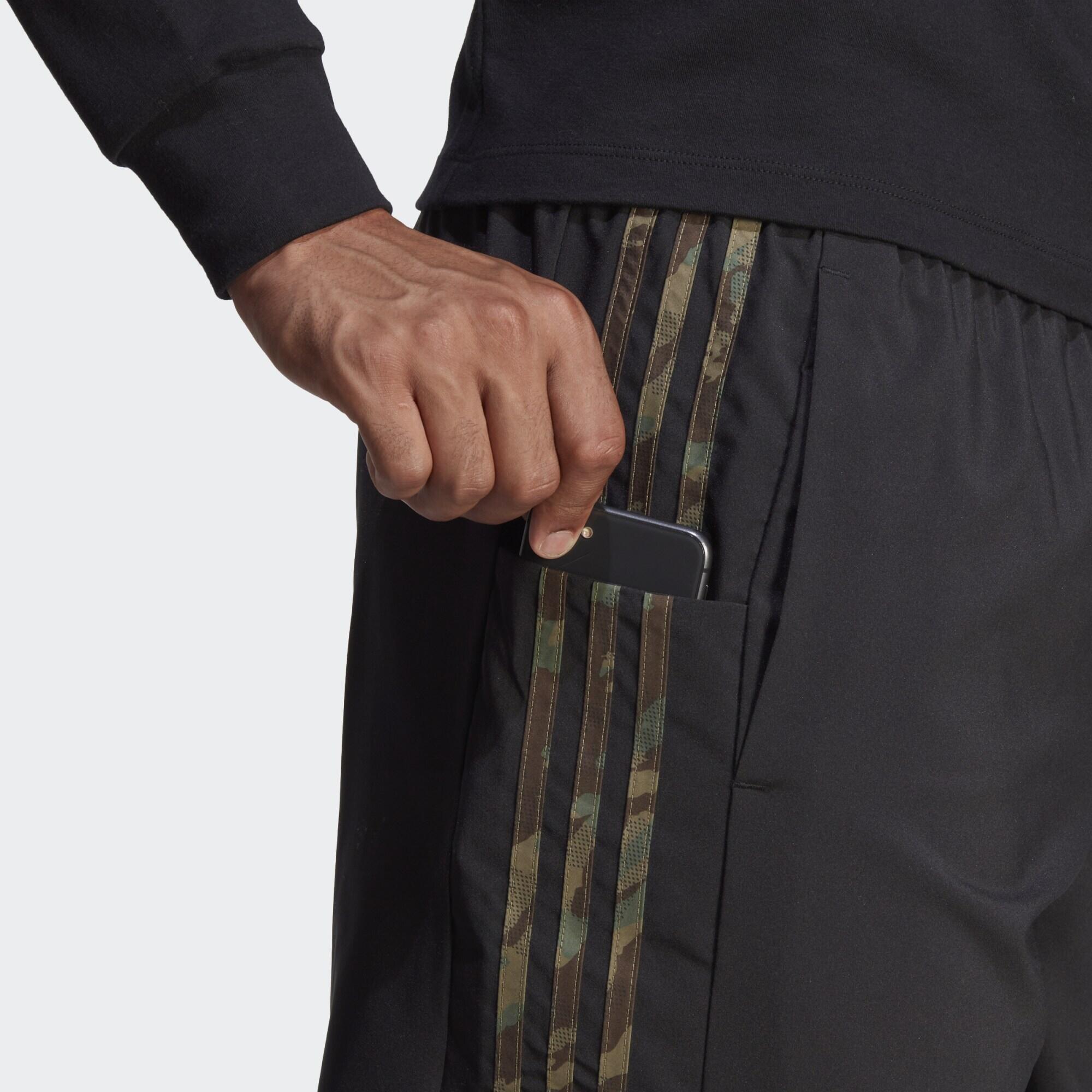AEROREADY Essentials Chelsea 3-Streifen Shorts 5/5