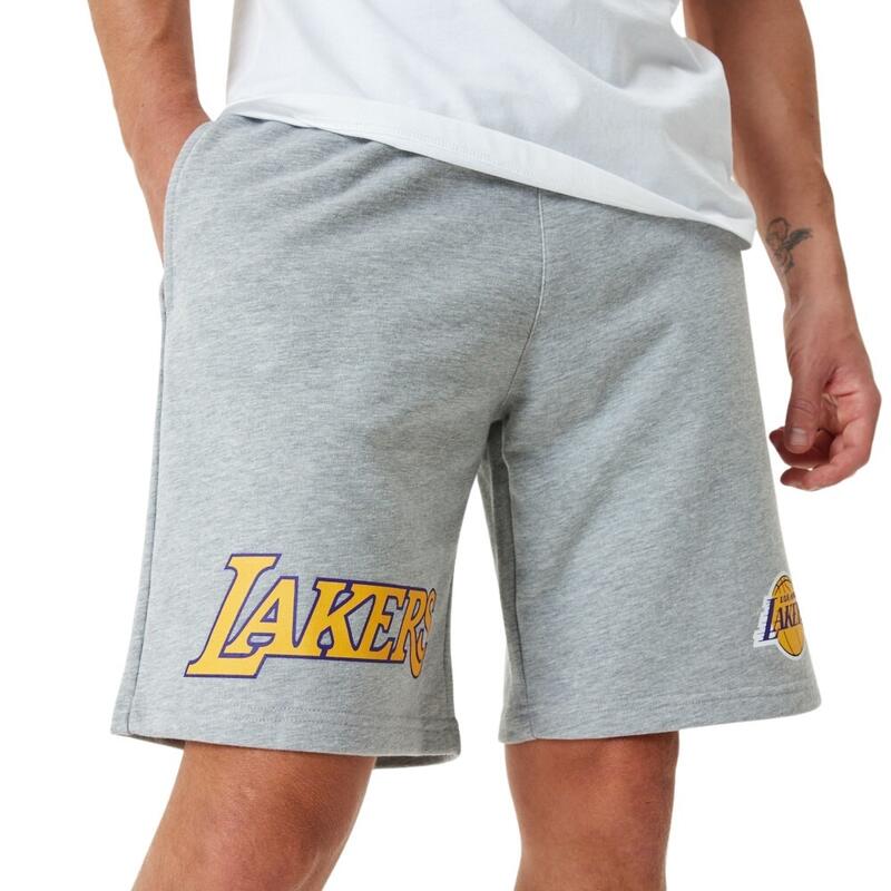 Calções com o logótipo da equipa dos Los Angeles Lakers da NBA