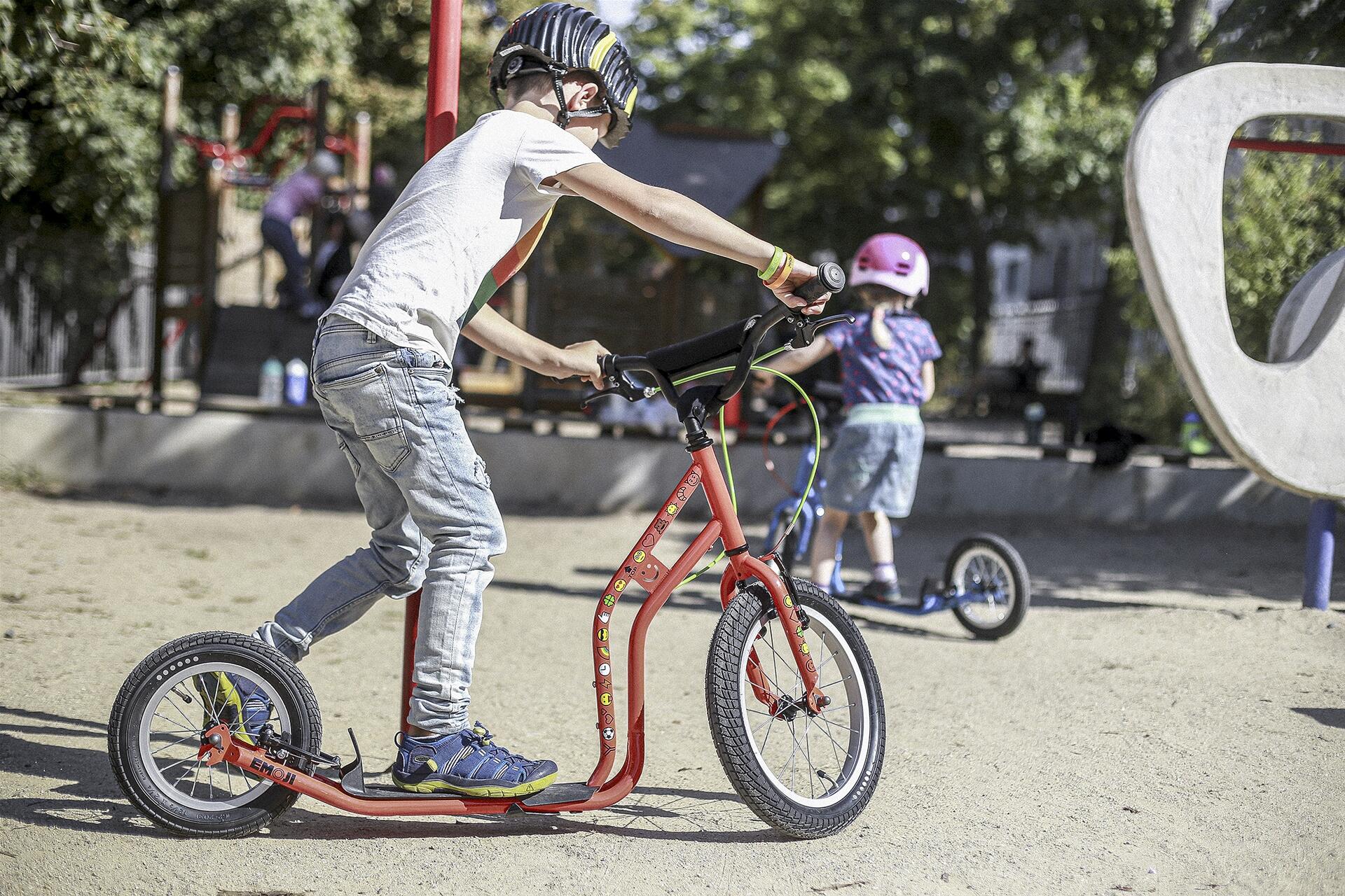 Scooter mit Lufträder  Wzoom Emoji  Rot 5/7
