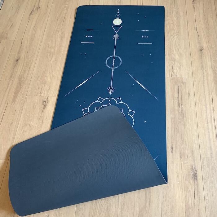 Tapis de yoga Performance Confort Om Marine