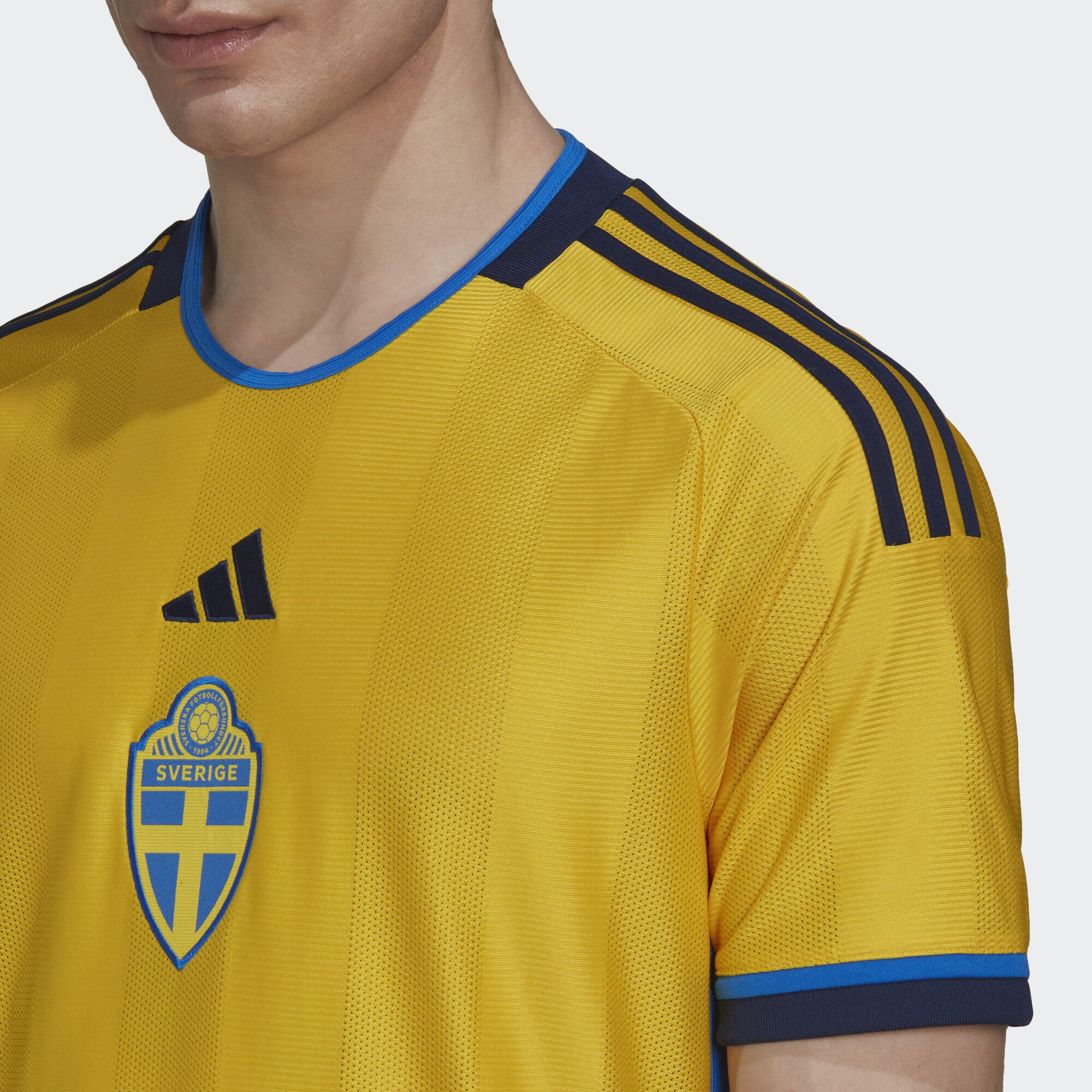 Sweden 22 Home Jersey 4/6