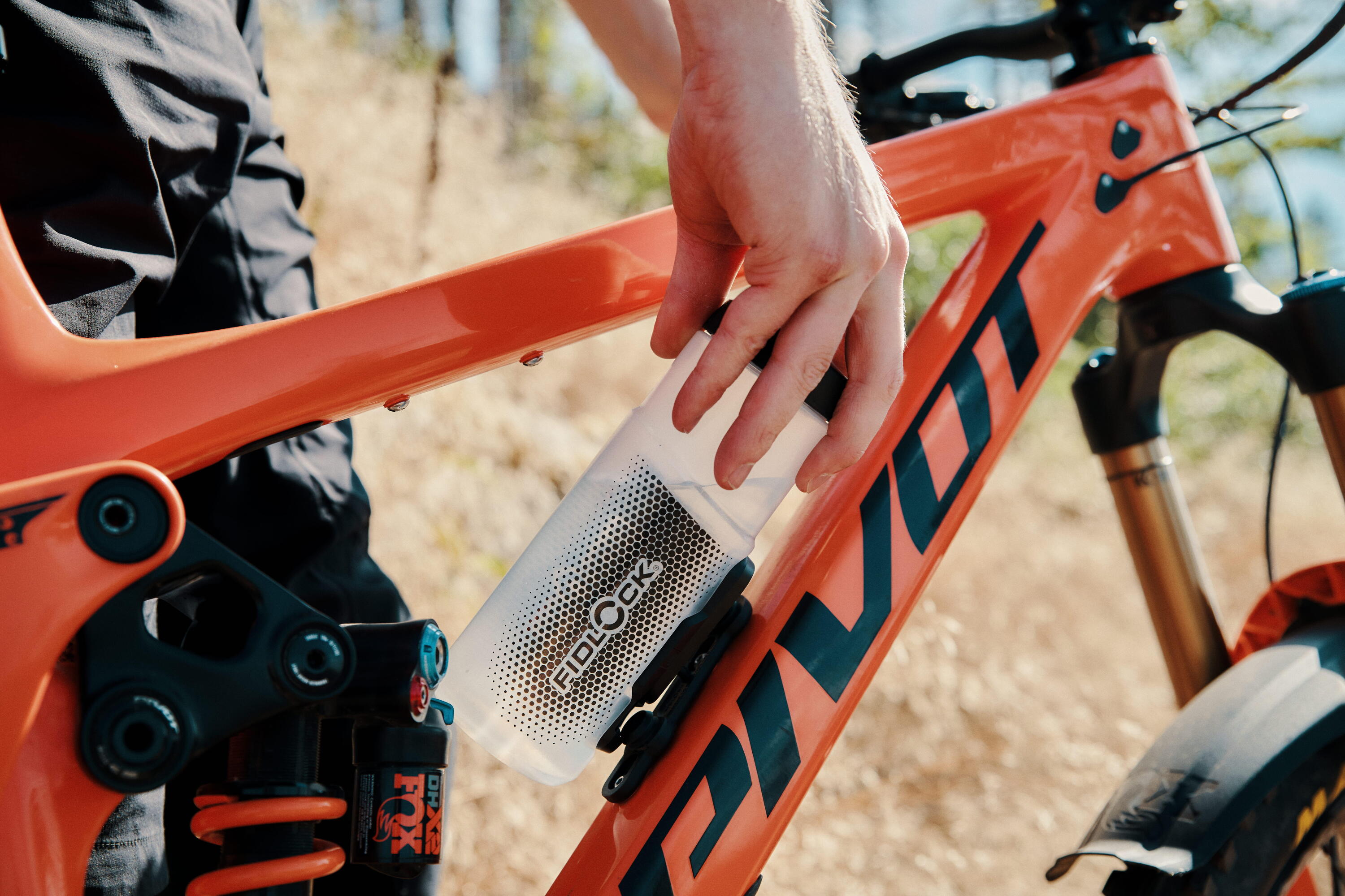 TWIST Fles 600 + Bike Base Set - transparant zwart 2/4