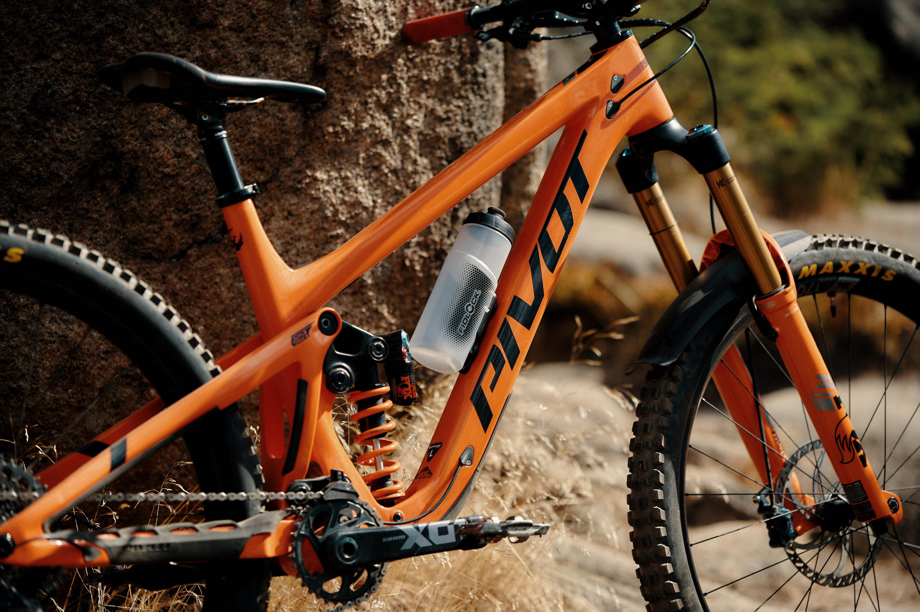 TWIST Fles 600 + Bike Base Set - transparant zwart 4/4