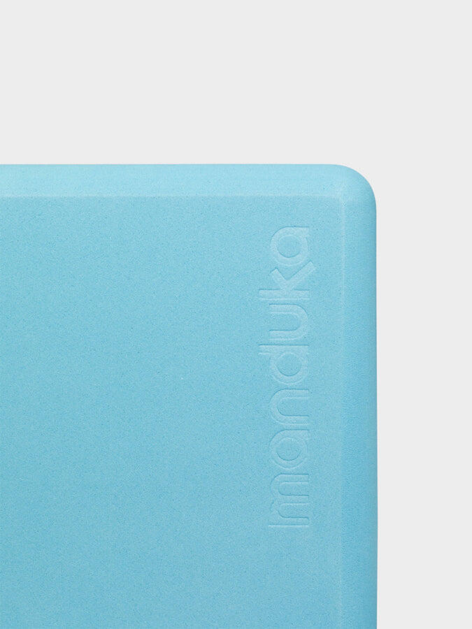 Manduka Recycled Foam Travel Mini Block - Aqua 3/3