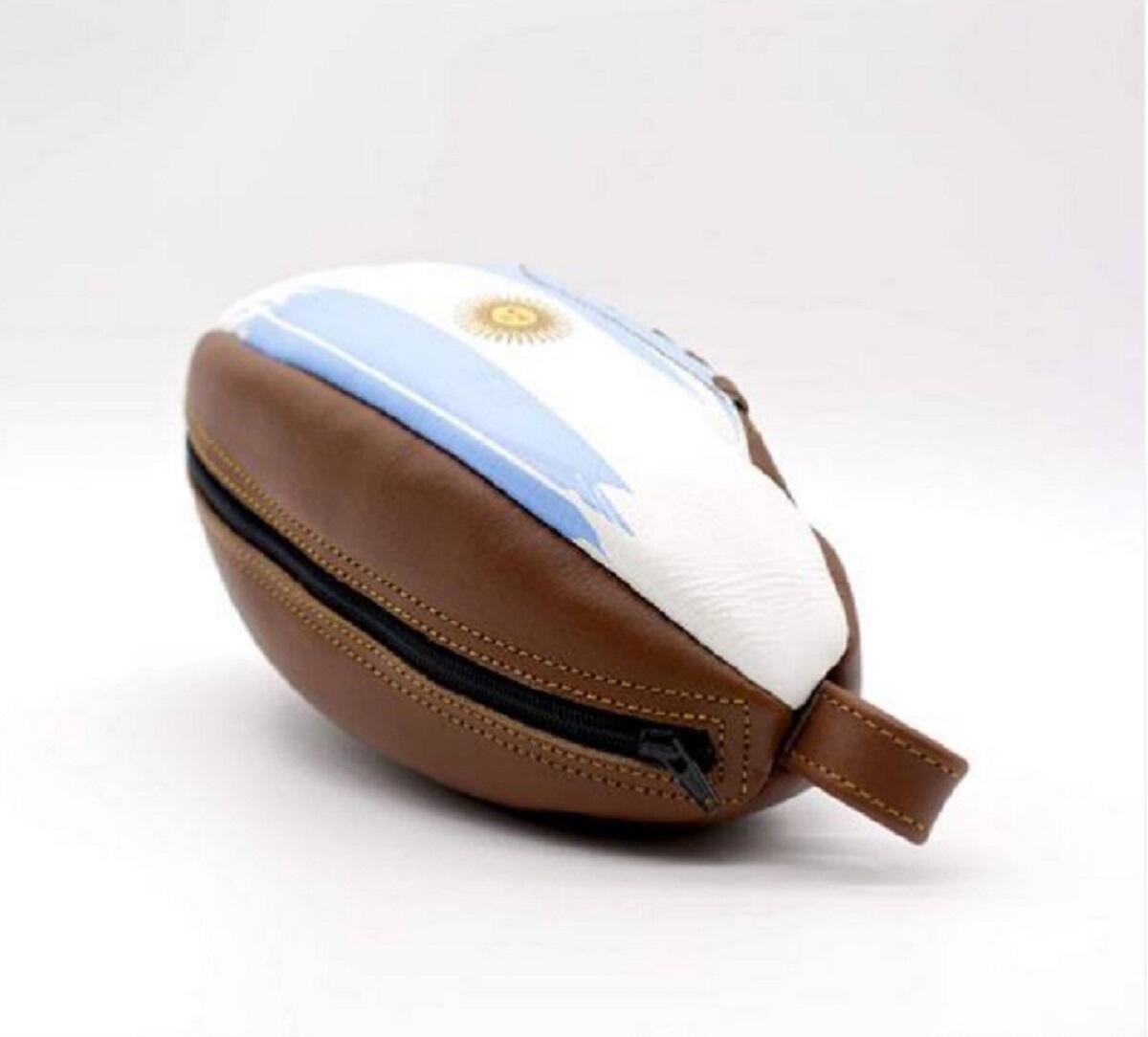 ALL SPORT VINTAGE - Trousse De Toilette Rugby - Marron et Drapeau Argentin. 2/2