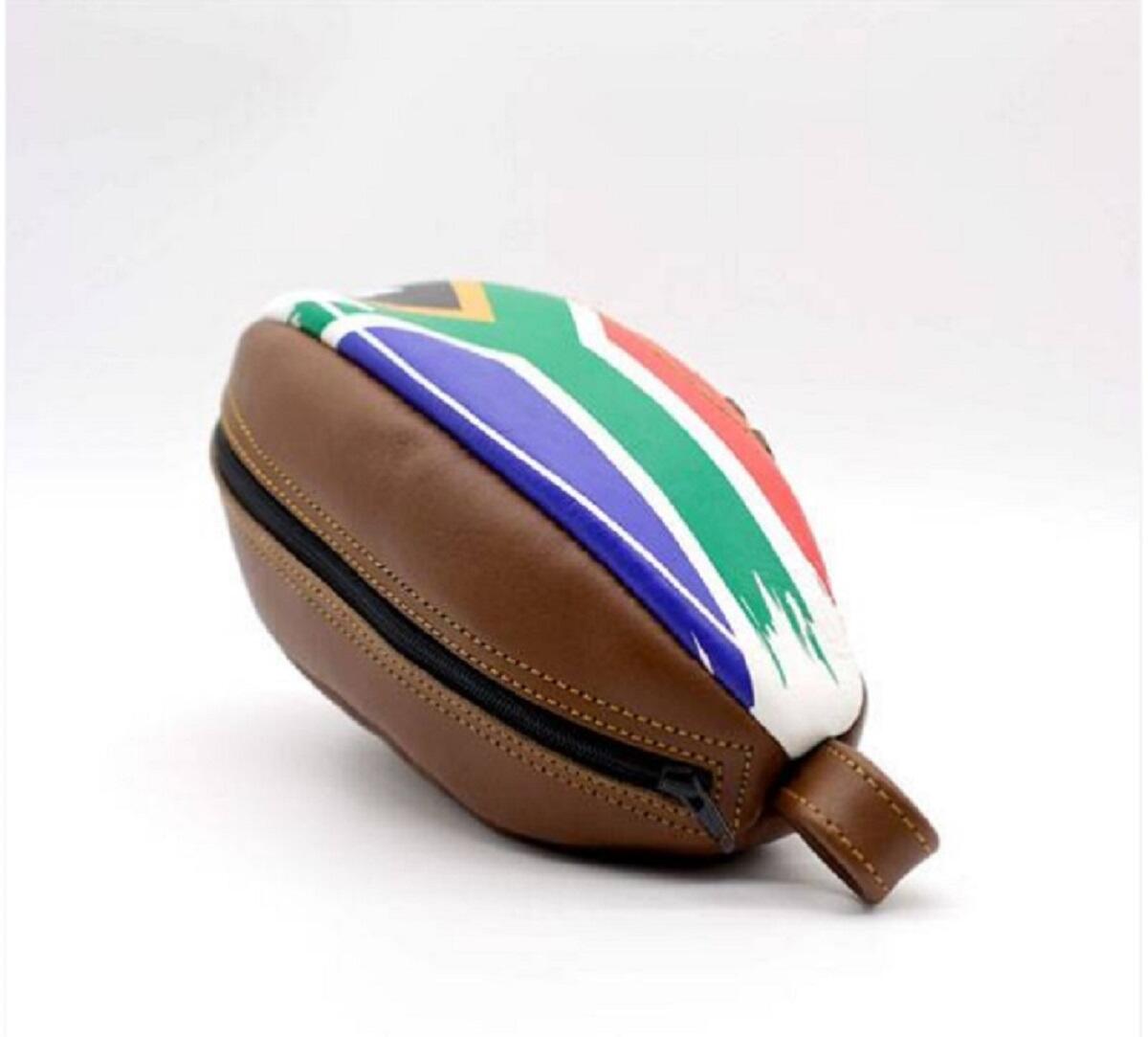 ALL SPORT VINTAGE - Trousse De Toilette  Rugby - Marron et Drapeau Sud Africain. 2/2
