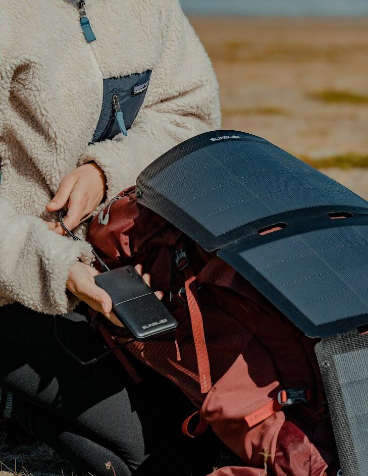 Pack energie nomade | Panneau solaire 24W avec Batterie 18.5Wh 6/7