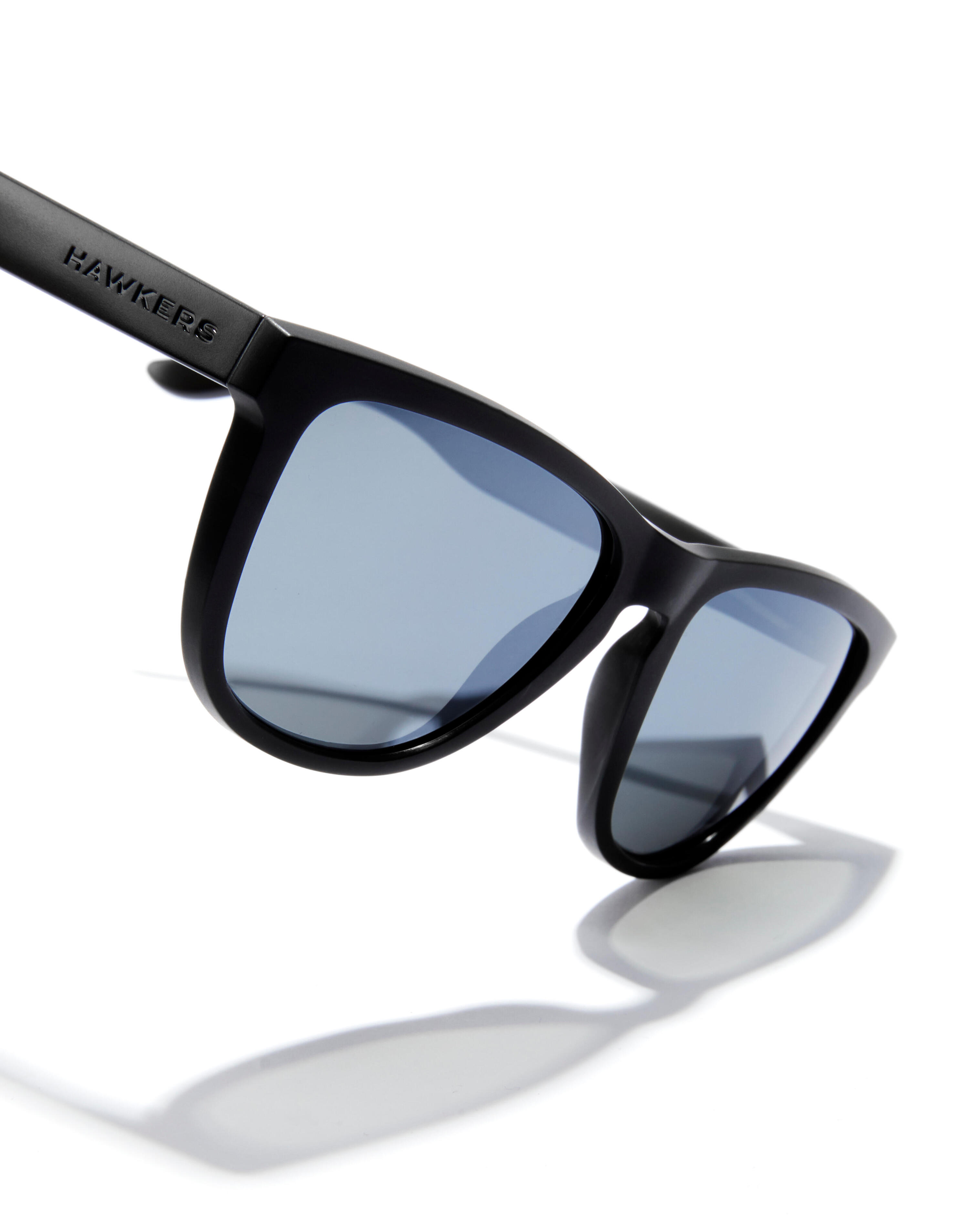 HAWKERS - Sonnenbrillen für Herren und Damen - ONE RAW  POLARIZED BLACK CHROME 4/6