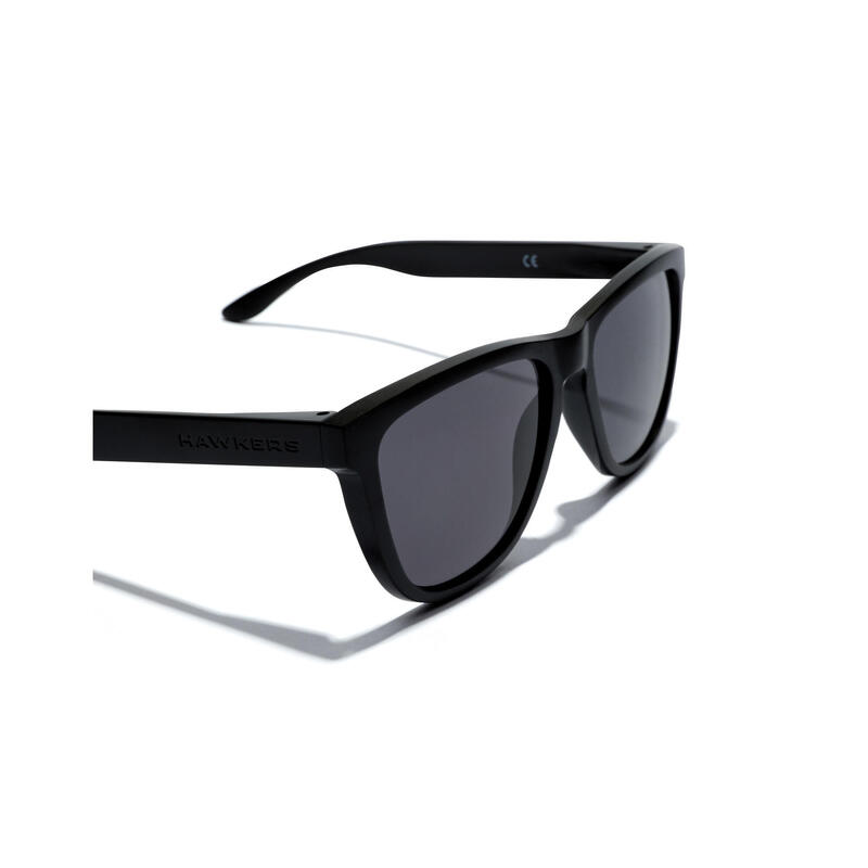 HAWKERS - Lunettes de Soleil pour Homme et Femme BLACK DARK - ONE Raw