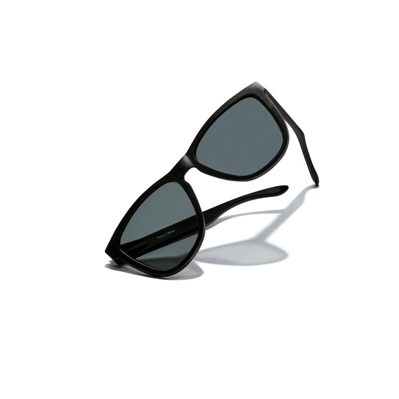 HAWKERS - Lunettes de Soleil pour Homme et Femme POLARIZED BLACK DARK - ONE Raw