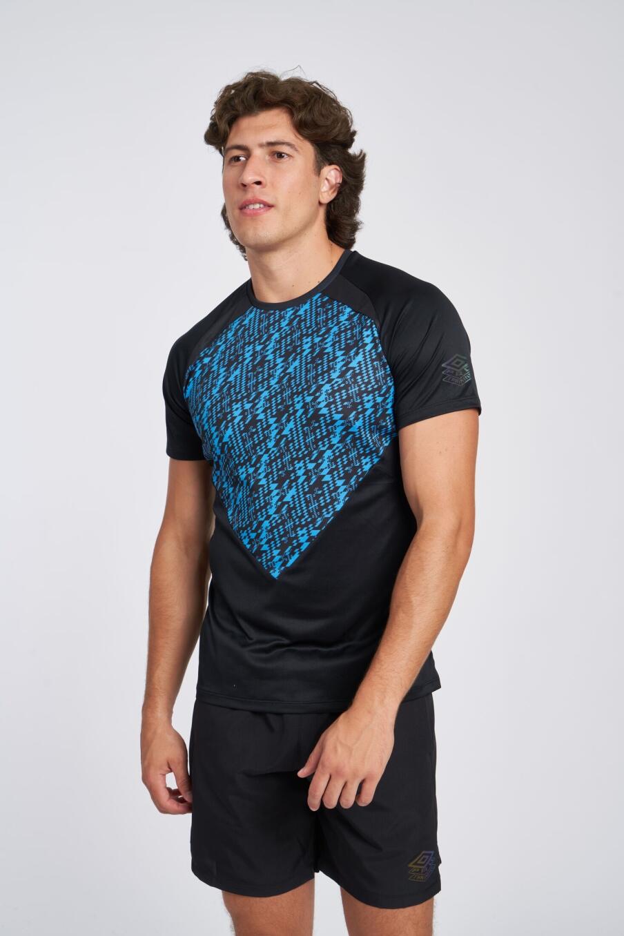 CAMISETA UMBRO PRO TRAINING GRAPHIC NEGRA Y AZUL HOMBRE 2/4