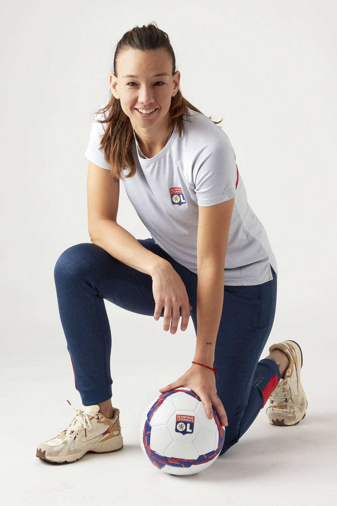 Globo de fútboll de l'Olympique Lyonnais 2022/2023 4/5