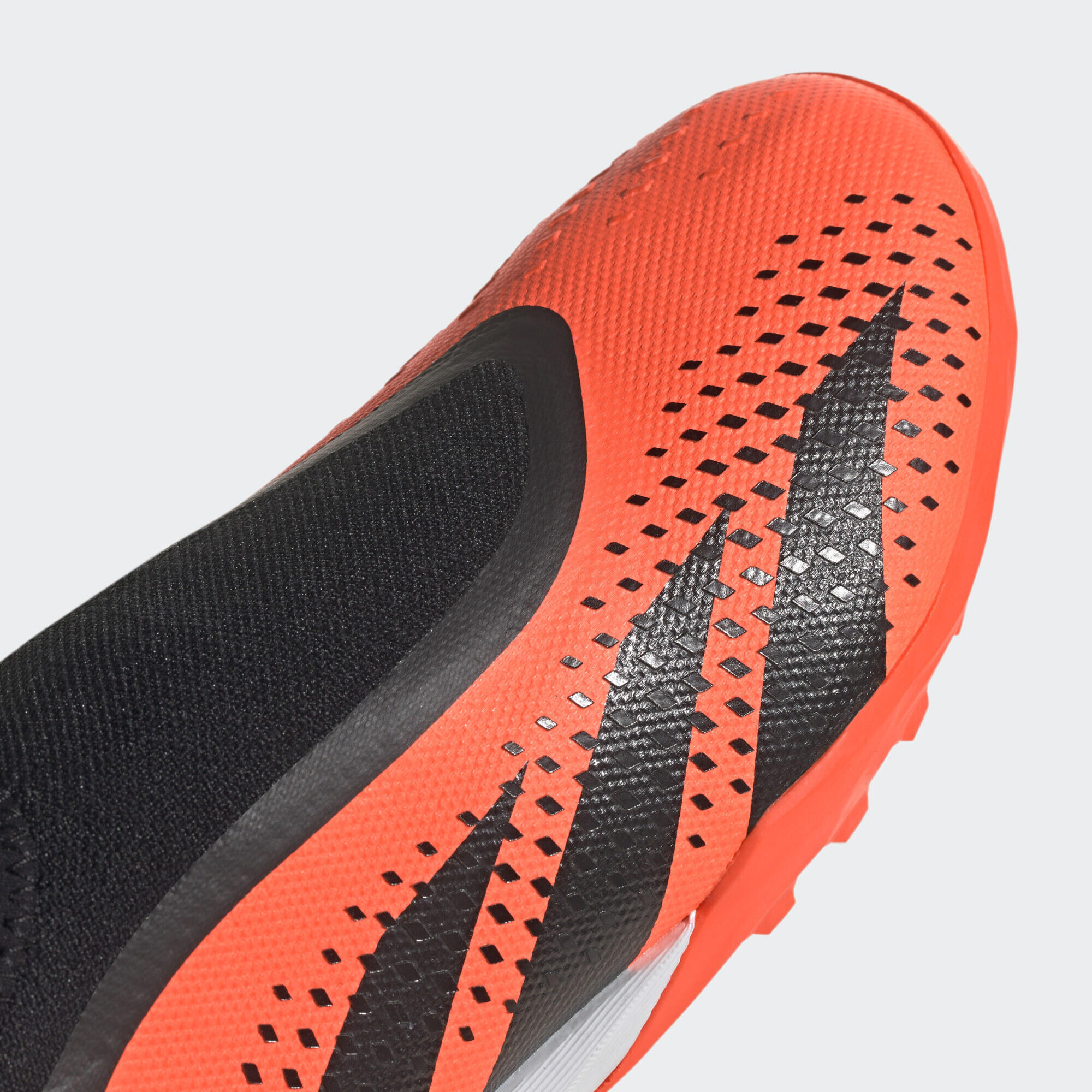 Predator Accuracy.3 Laceless Turf Boots 5/7