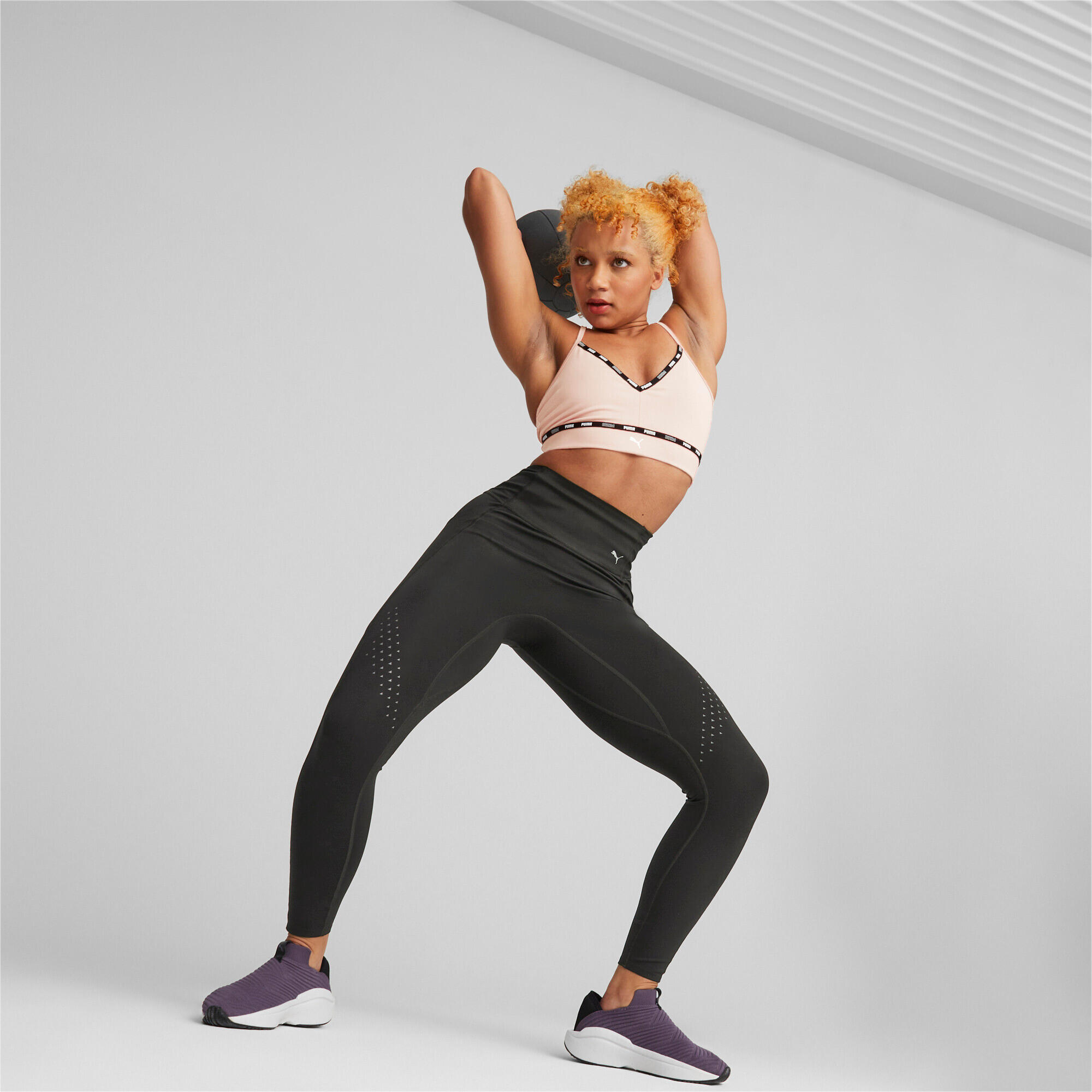 Stanik fitness PUMA Low Impact Puma Strong Strappy 4/7