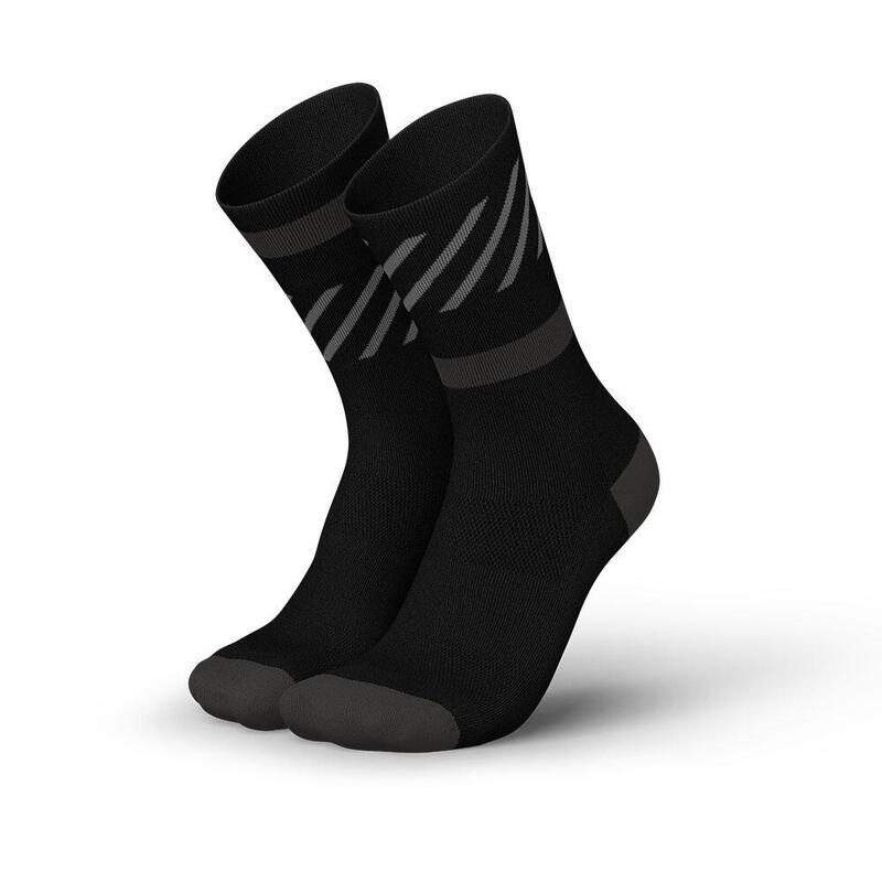超輕透氣高筒跑步運動襪 - 黑色