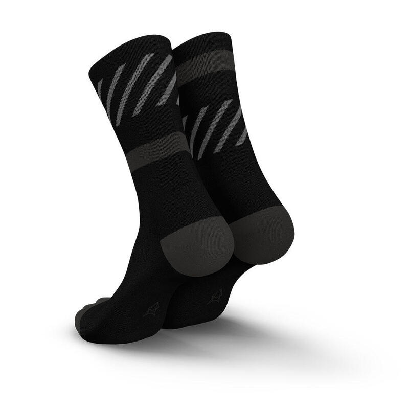 超輕透氣高筒跑步運動襪 - 黑色