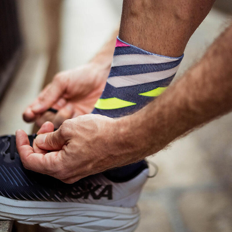 超輕透氣高筒跑步運動襪 - 灰藍色/粉紅色