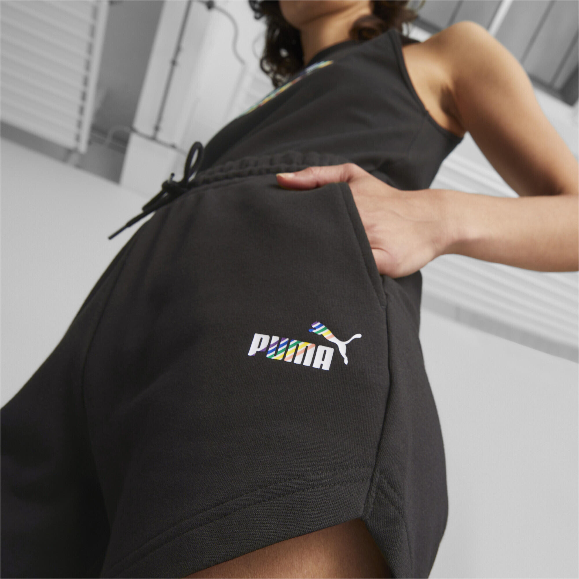 Essentials+ LOVE IS LOVE short voor dames PUMA 3/6