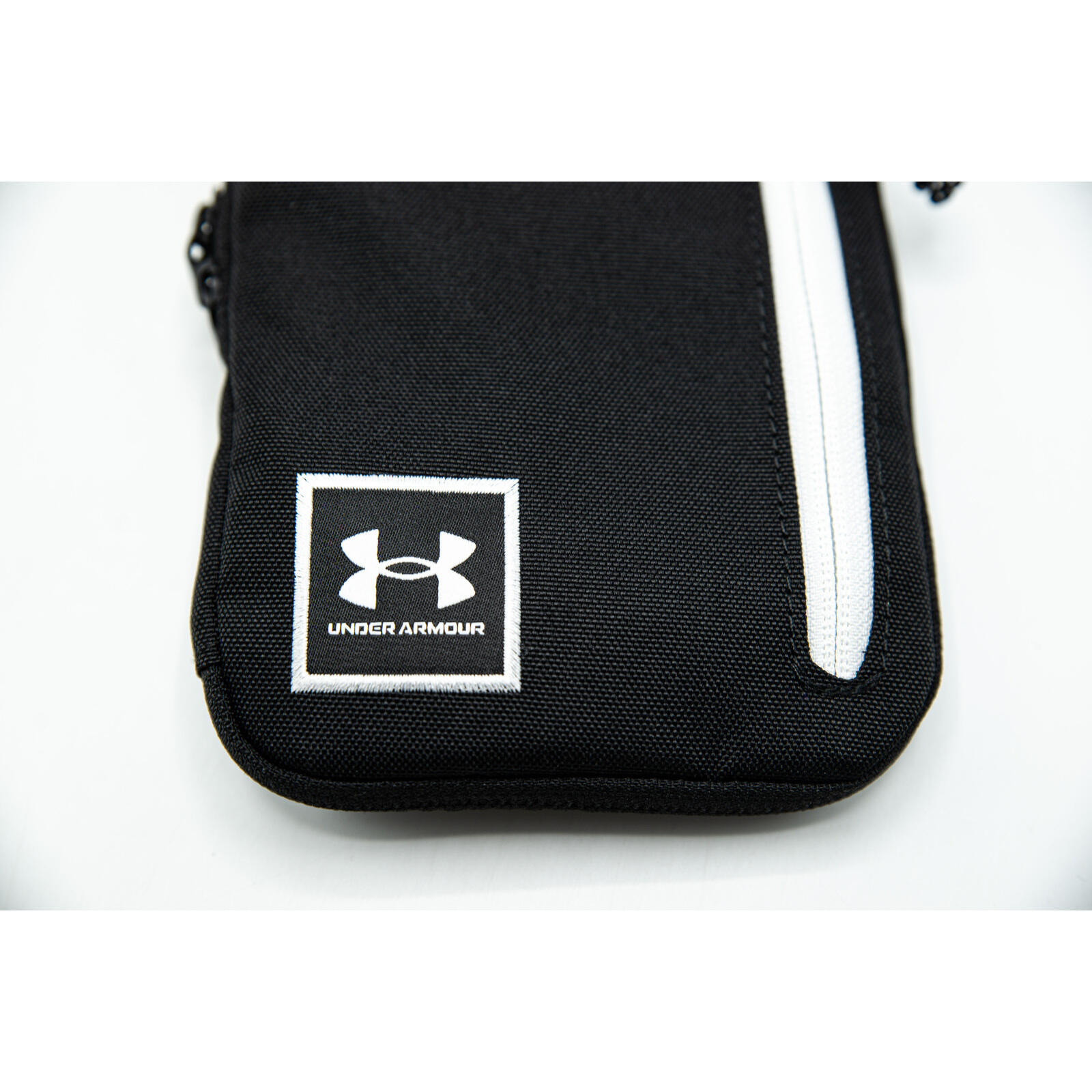 Borseta unisex Under Armour Loudon Crossbody, Negru 4/5