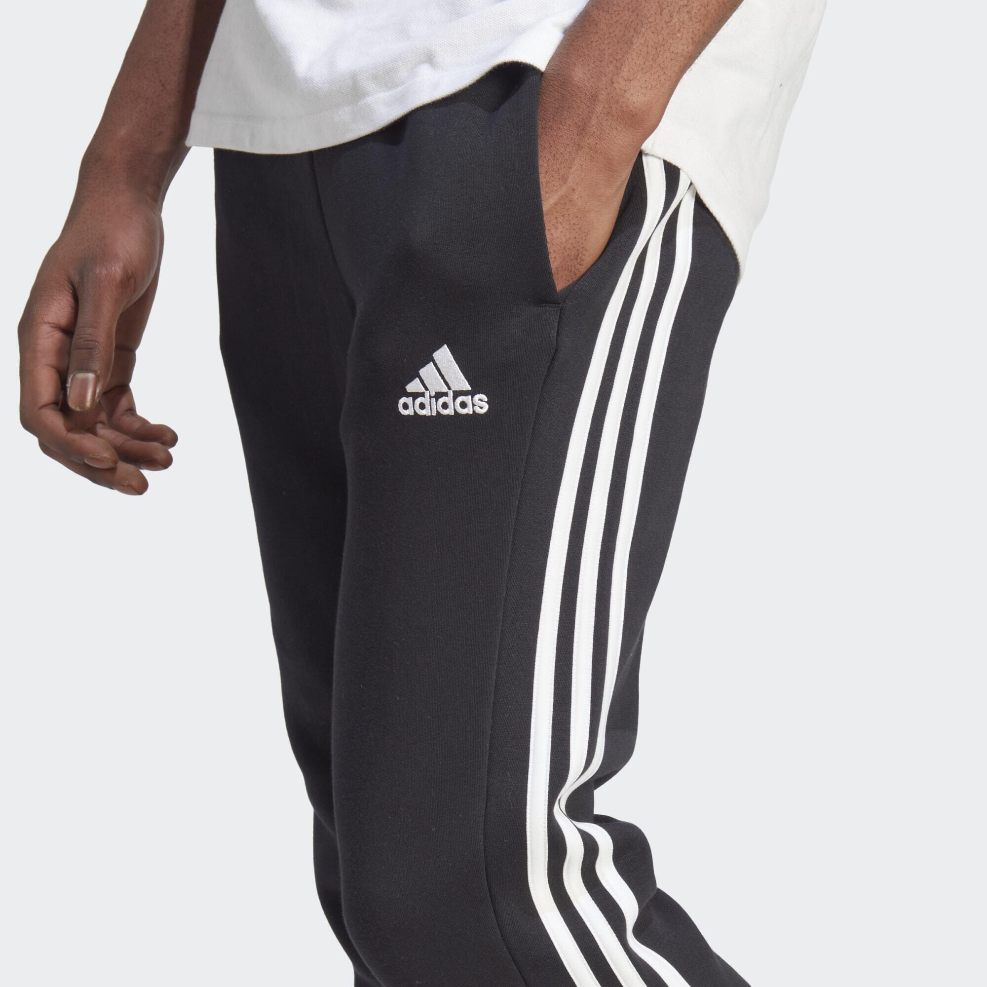 Essentials Fleece 3-Stripes Tapered Cuff Pants 4/5