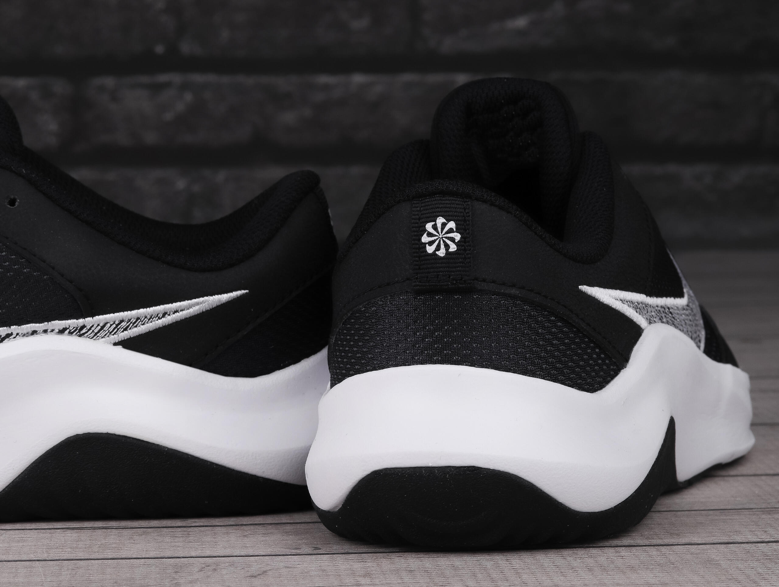 Buty męskie sportowe treningowe NIKE LEGEND ESSENTIAL 3 NN 6/7