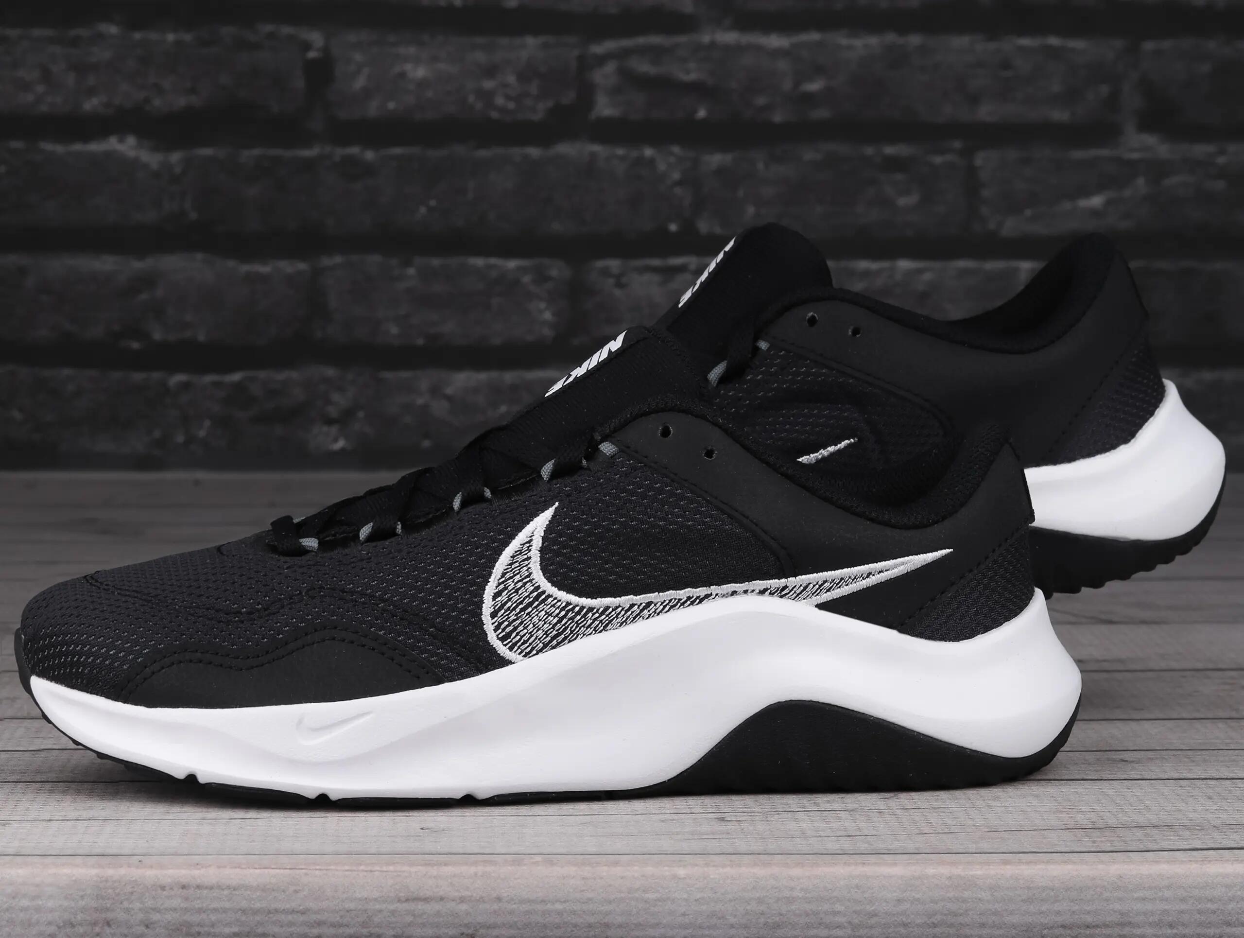 Buty męskie sportowe treningowe NIKE LEGEND ESSENTIAL 3 NN 3/7