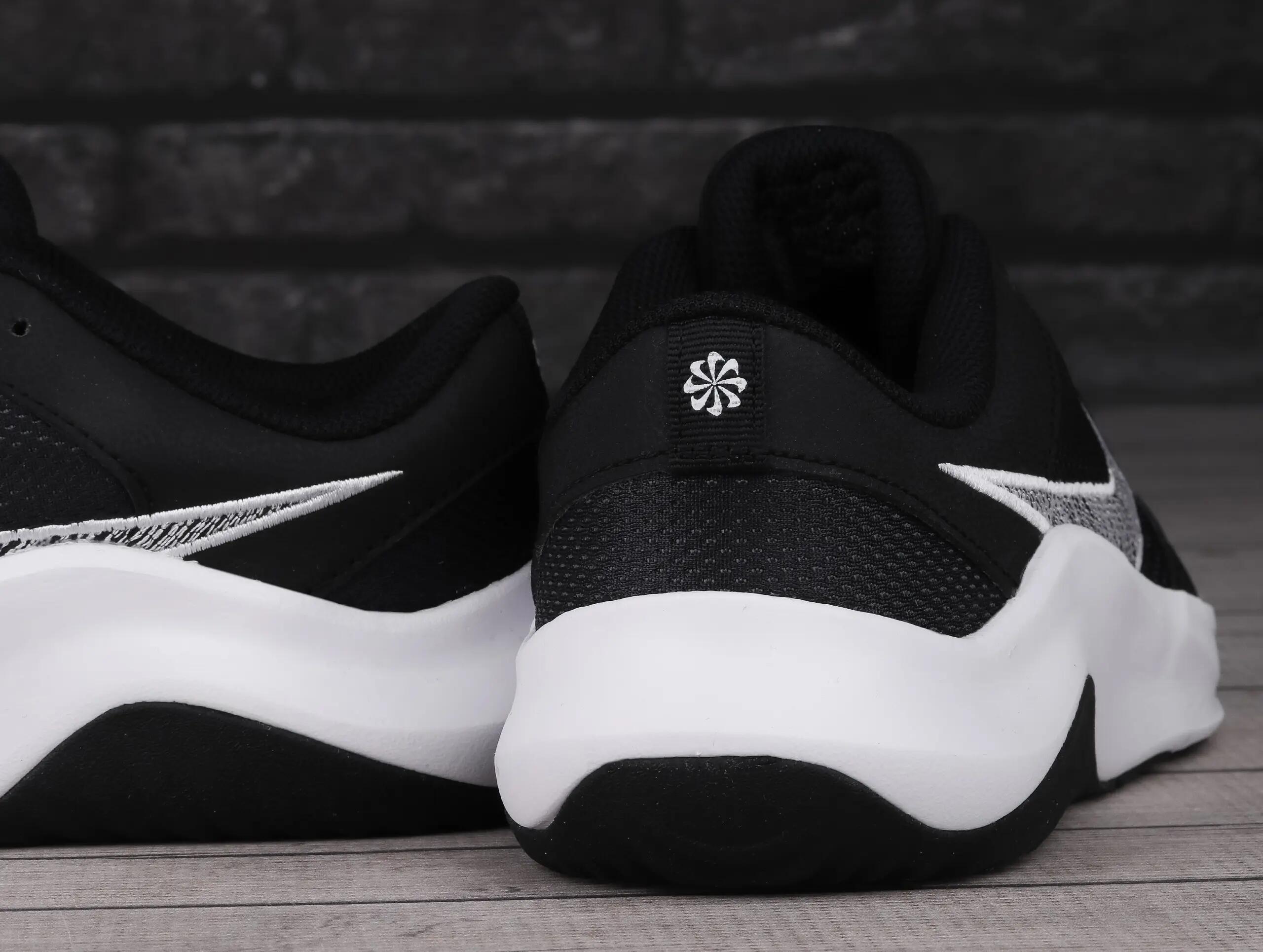 Buty męskie sportowe treningowe NIKE LEGEND ESSENTIAL 3 NN 6/7