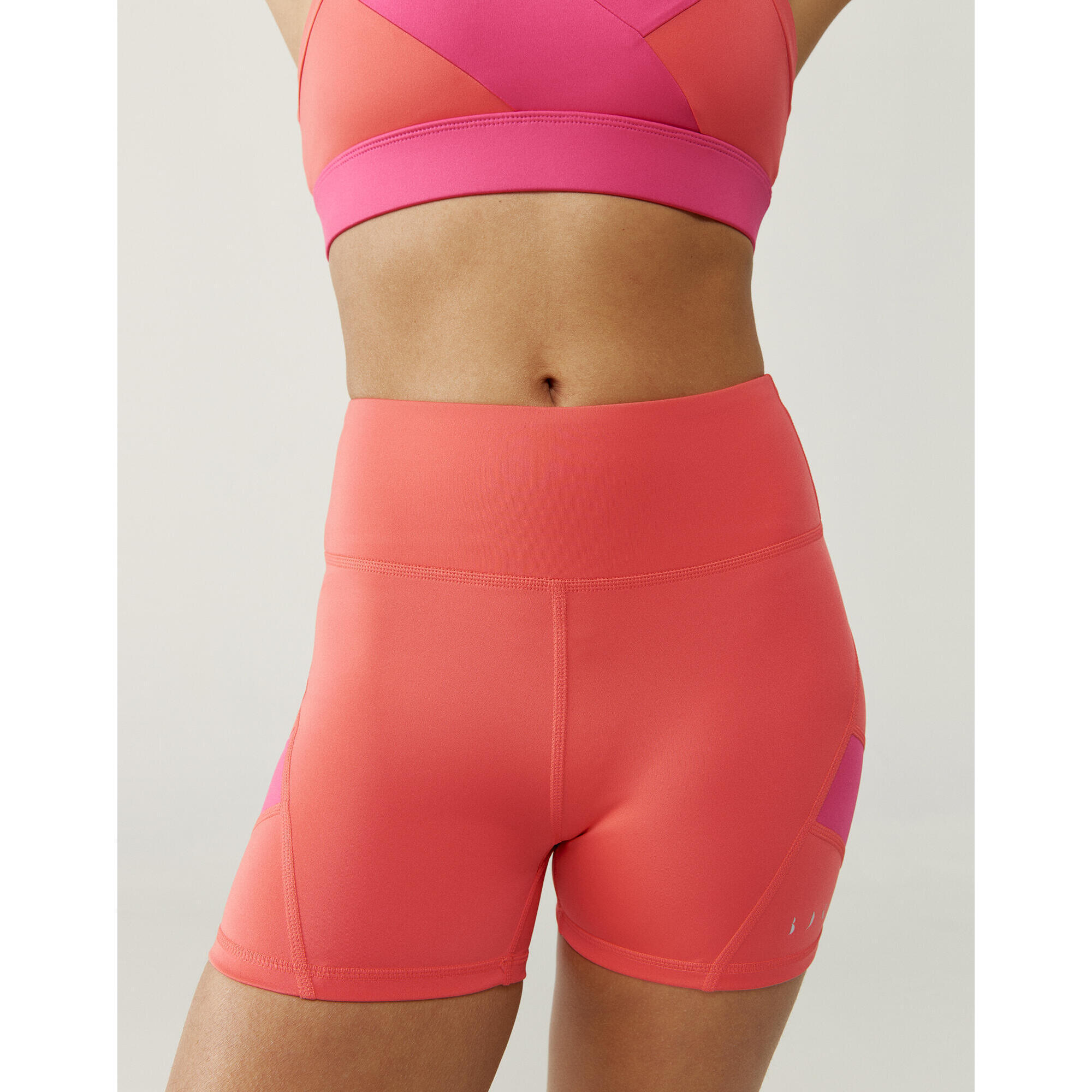 BORN LIVING YOGA Pantalón corto short deportivo de mujer Born Living Yoga Layna