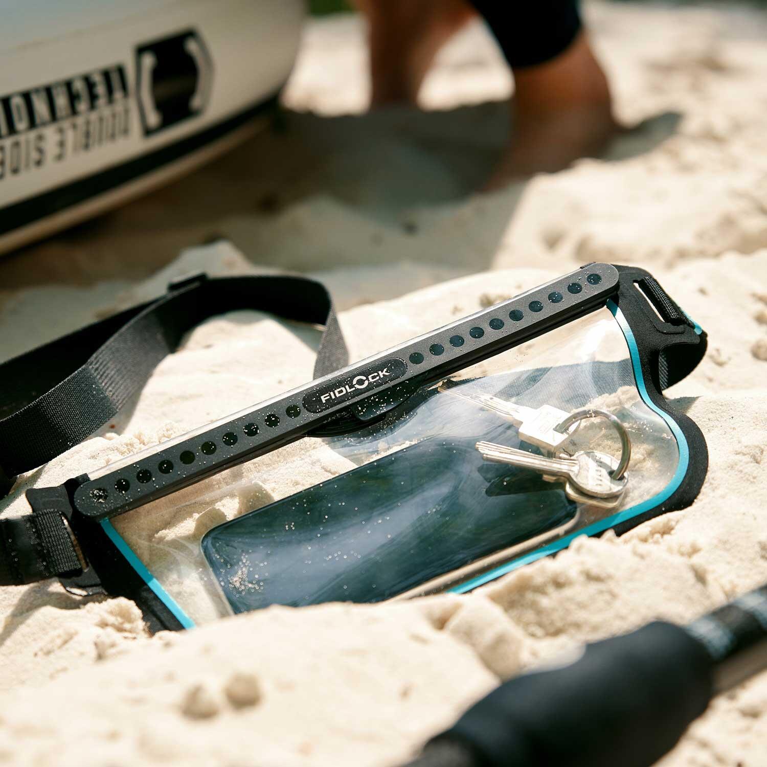 Водонепроницаемая поясная сумка-чехол для телефона Fidlock Hermetic Sling Bag с магнитной застежкой — фото 4