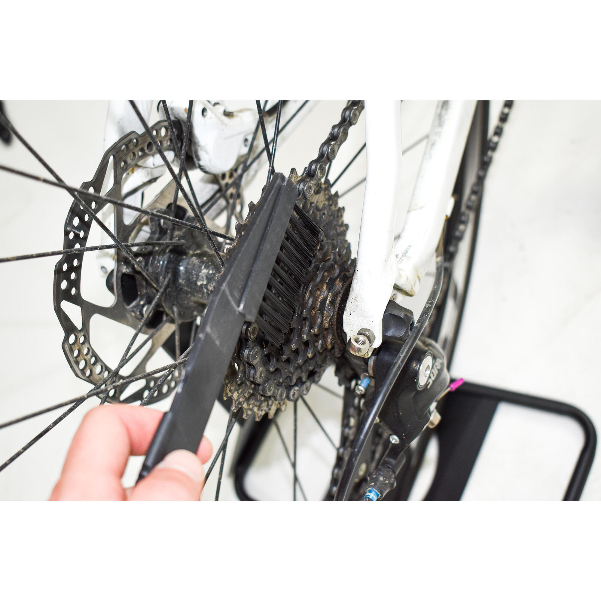 Kit 5 Pièces Nettoyage Chaîne Vélo/Moto – Brosse Double Tête + Grattoir | Entretien Efficace VTT Route BMX | Nettoyage Profond