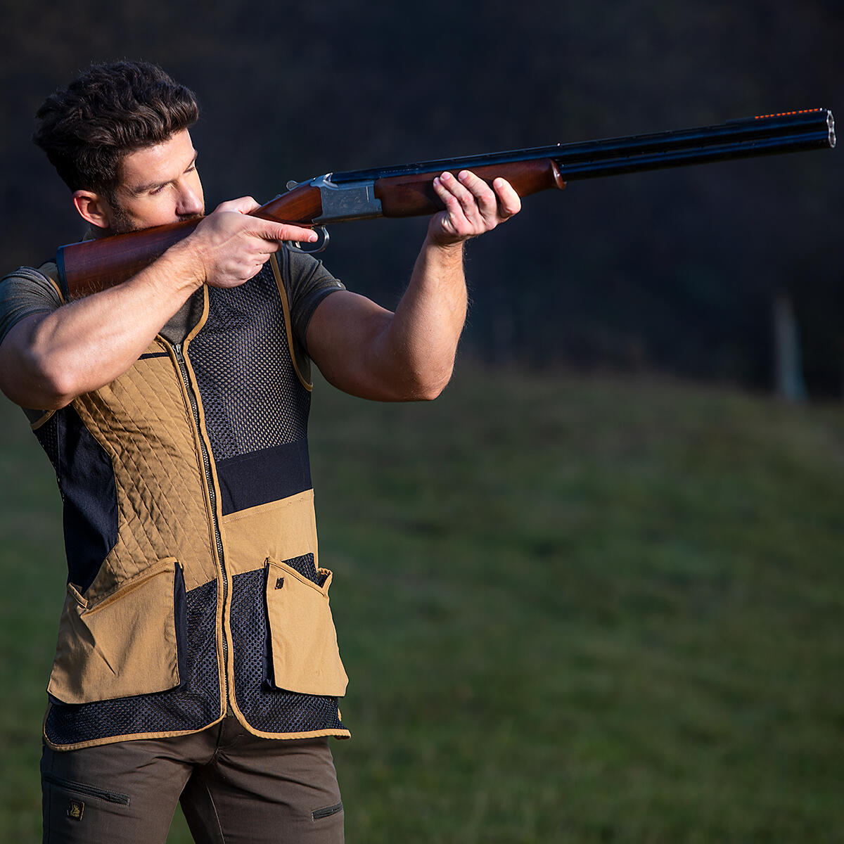 La veste de tir Falcon est respirante avec un filet 3/5