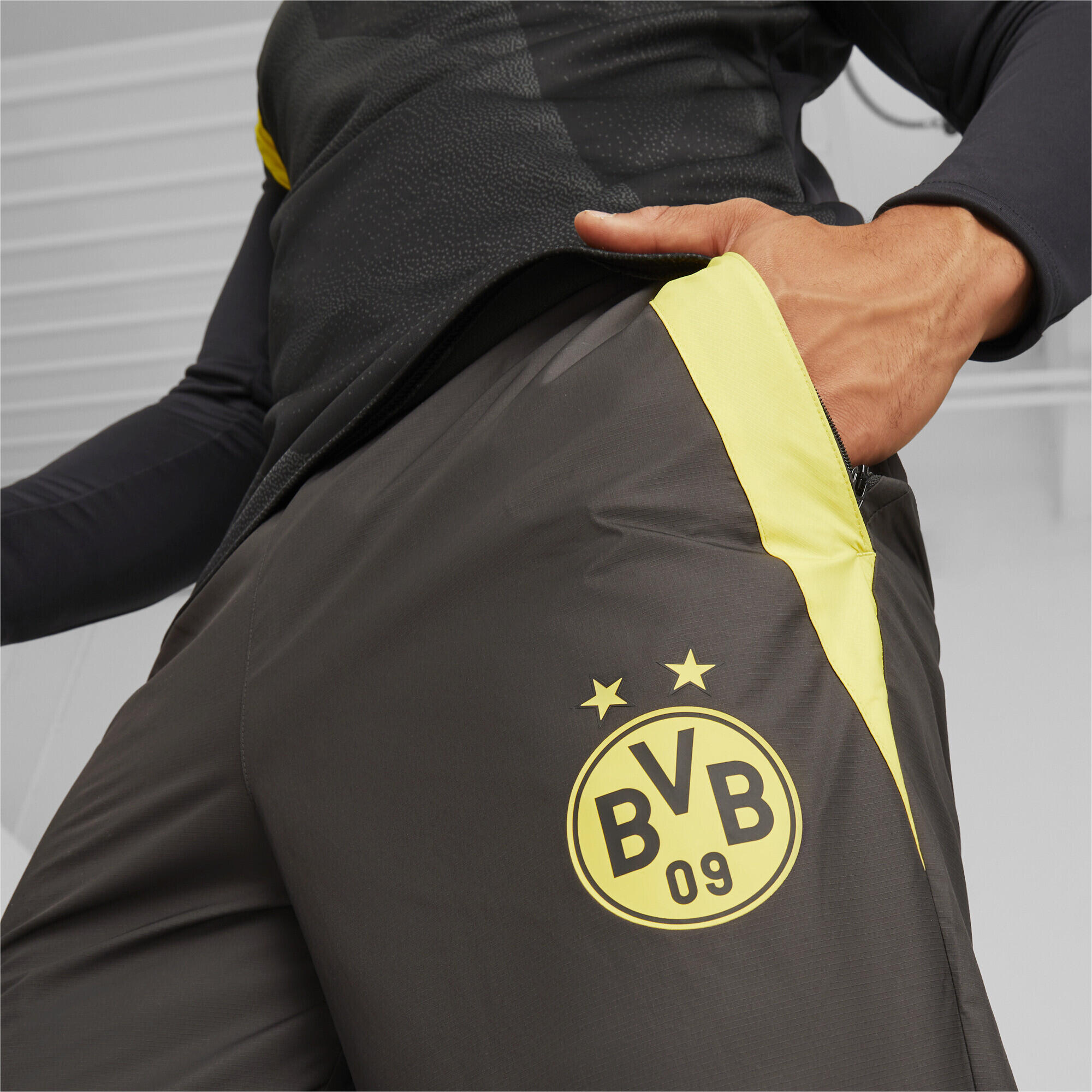 Pantaloni da calcio Borussia Dortmund pre-partita PUMA Black Cyber Yellow 4/6