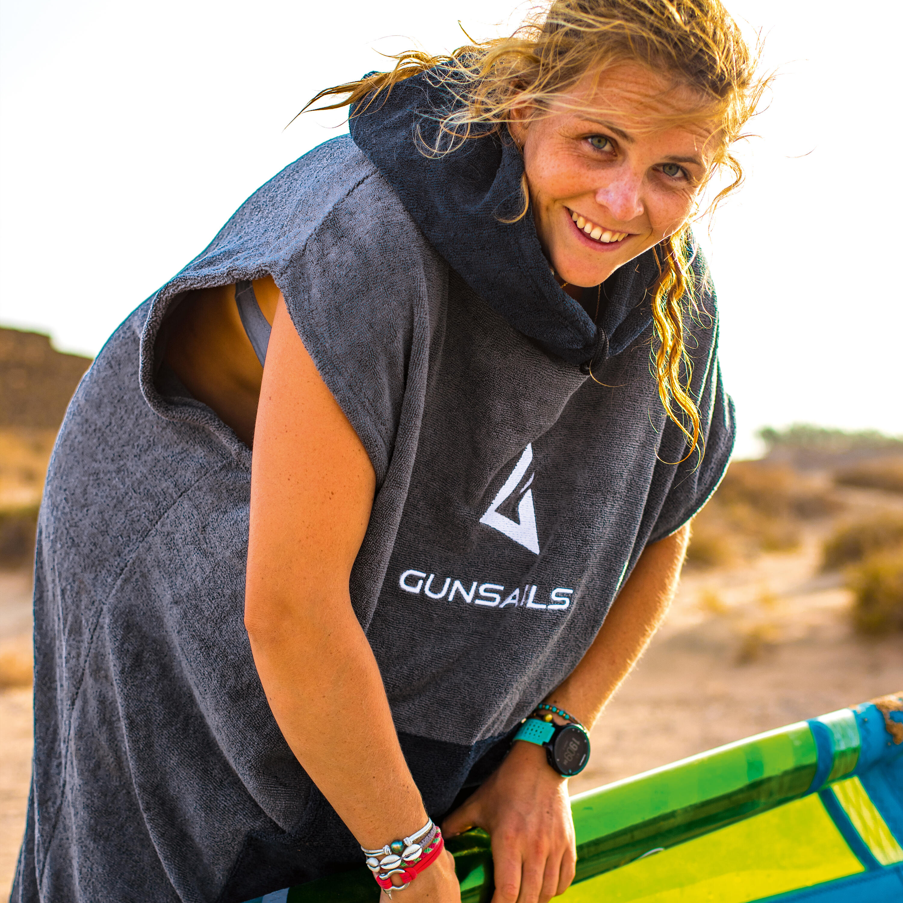 SURF PONCHO AVEC POCHE KANGOUROU 4/4