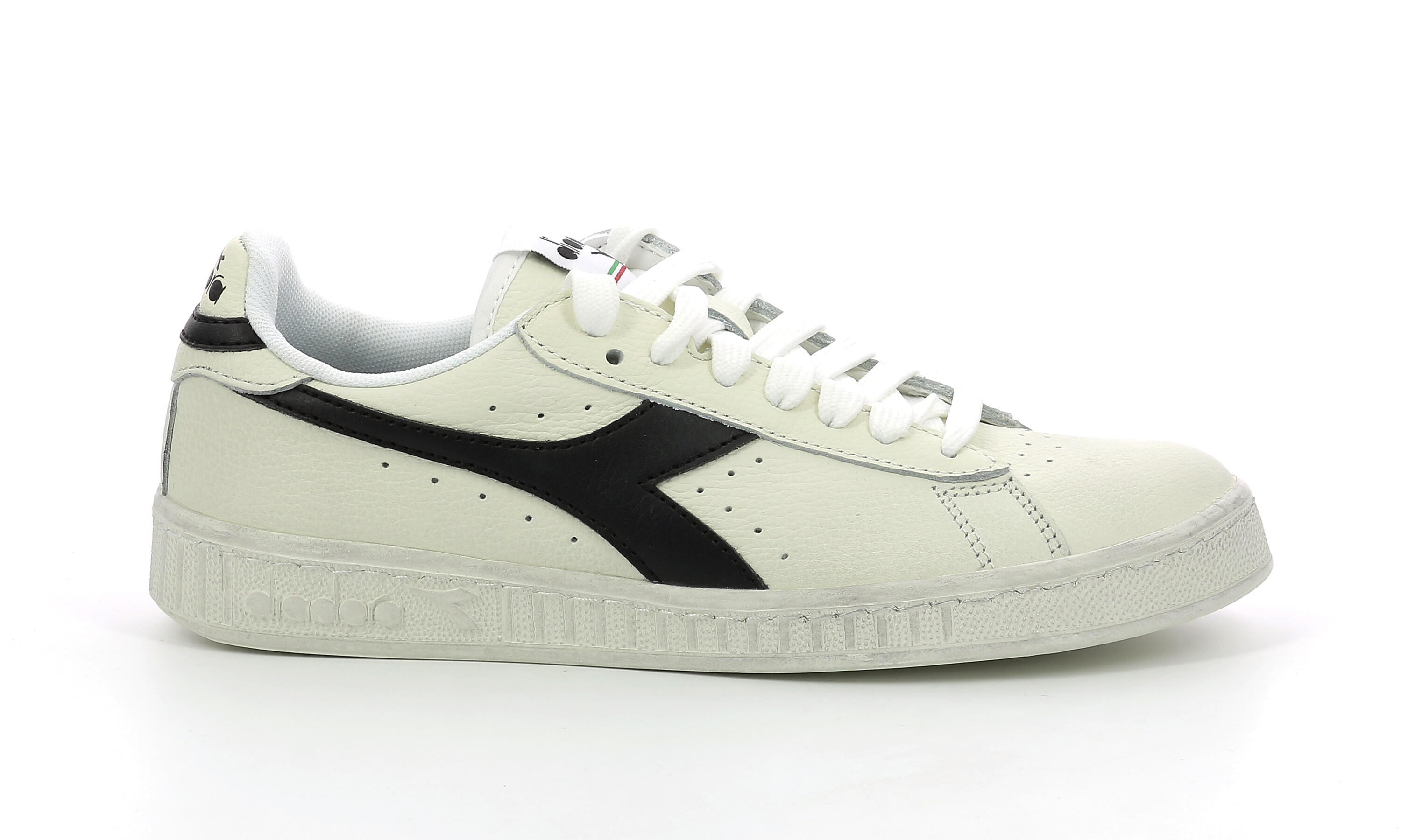 DIADORA picture