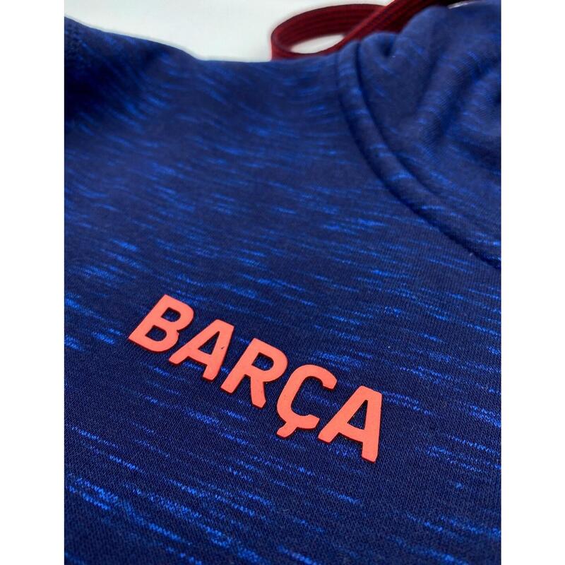 A tengerkék kapucnis Barça pulóver