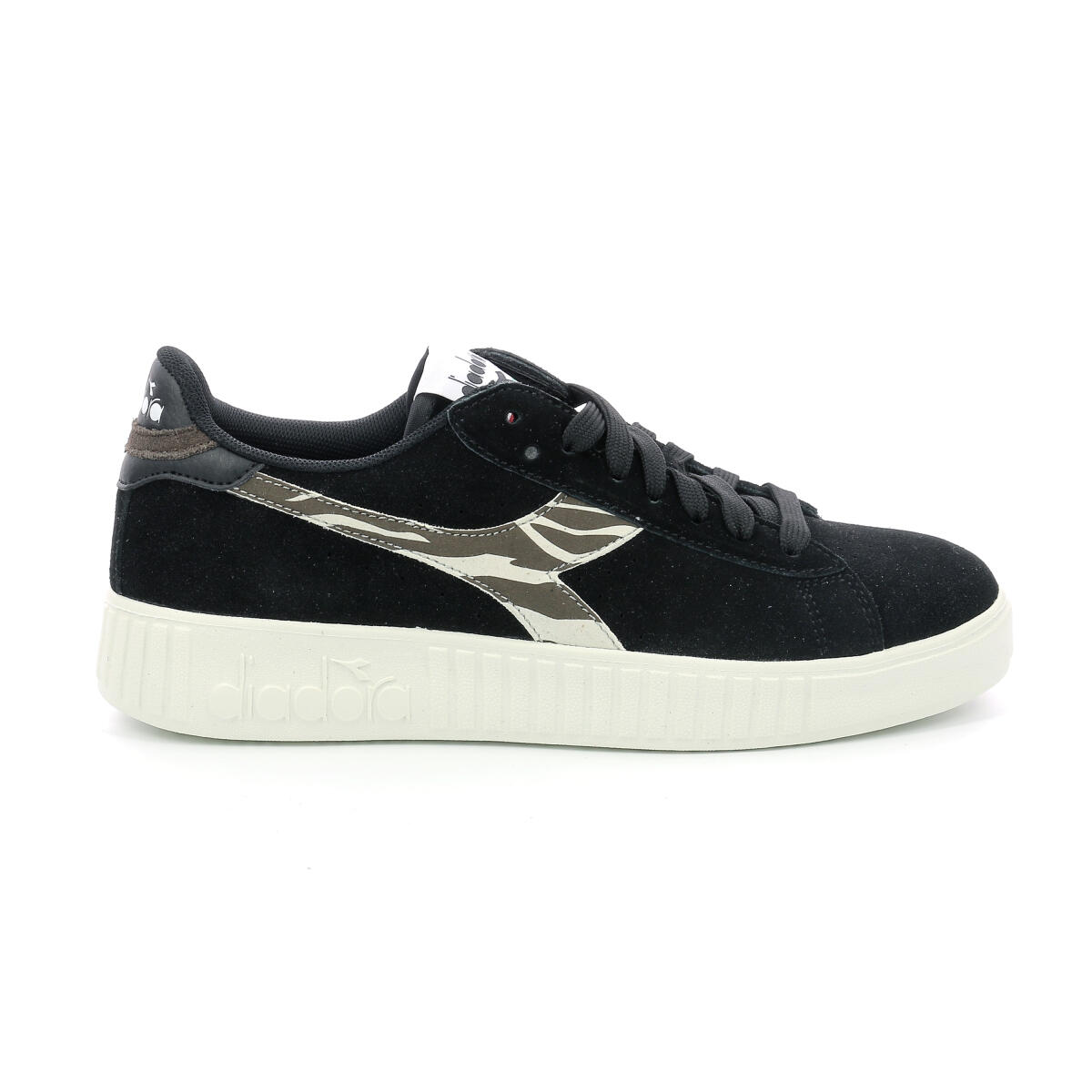 DIADORA picture