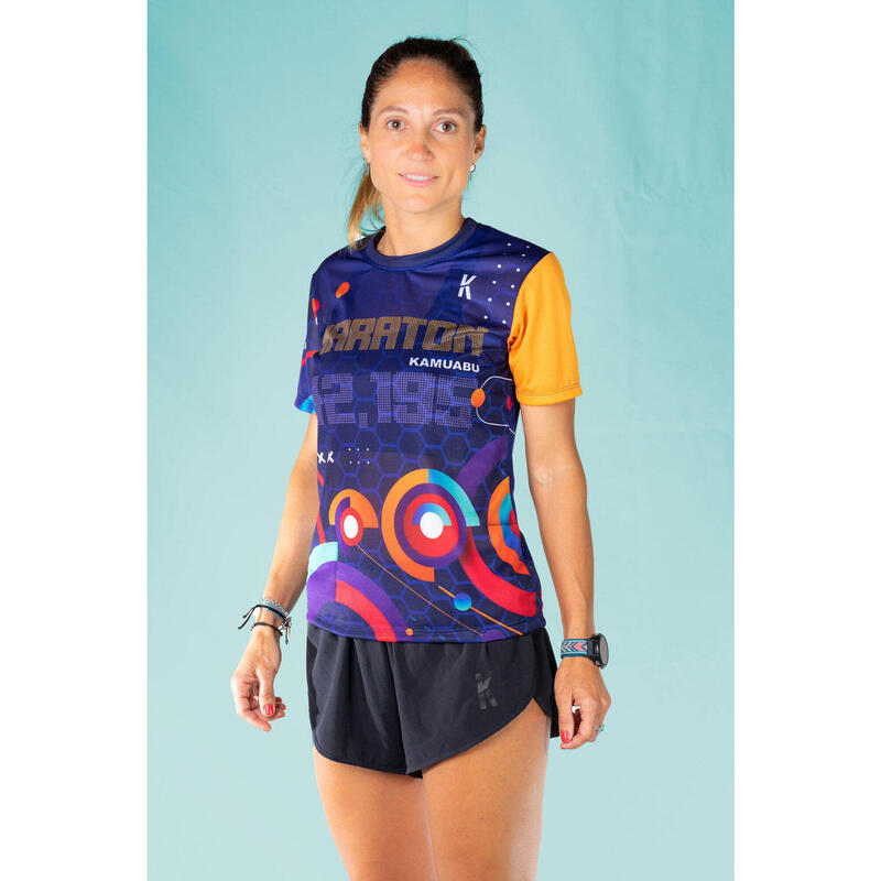 CAMISETA DE RUNNING #MARATON 2.0 RUN para MUJER - KAMUABU color AZUL 90grs