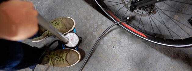Inflador de pie Ciclismo BH con manometro acero z 2/3