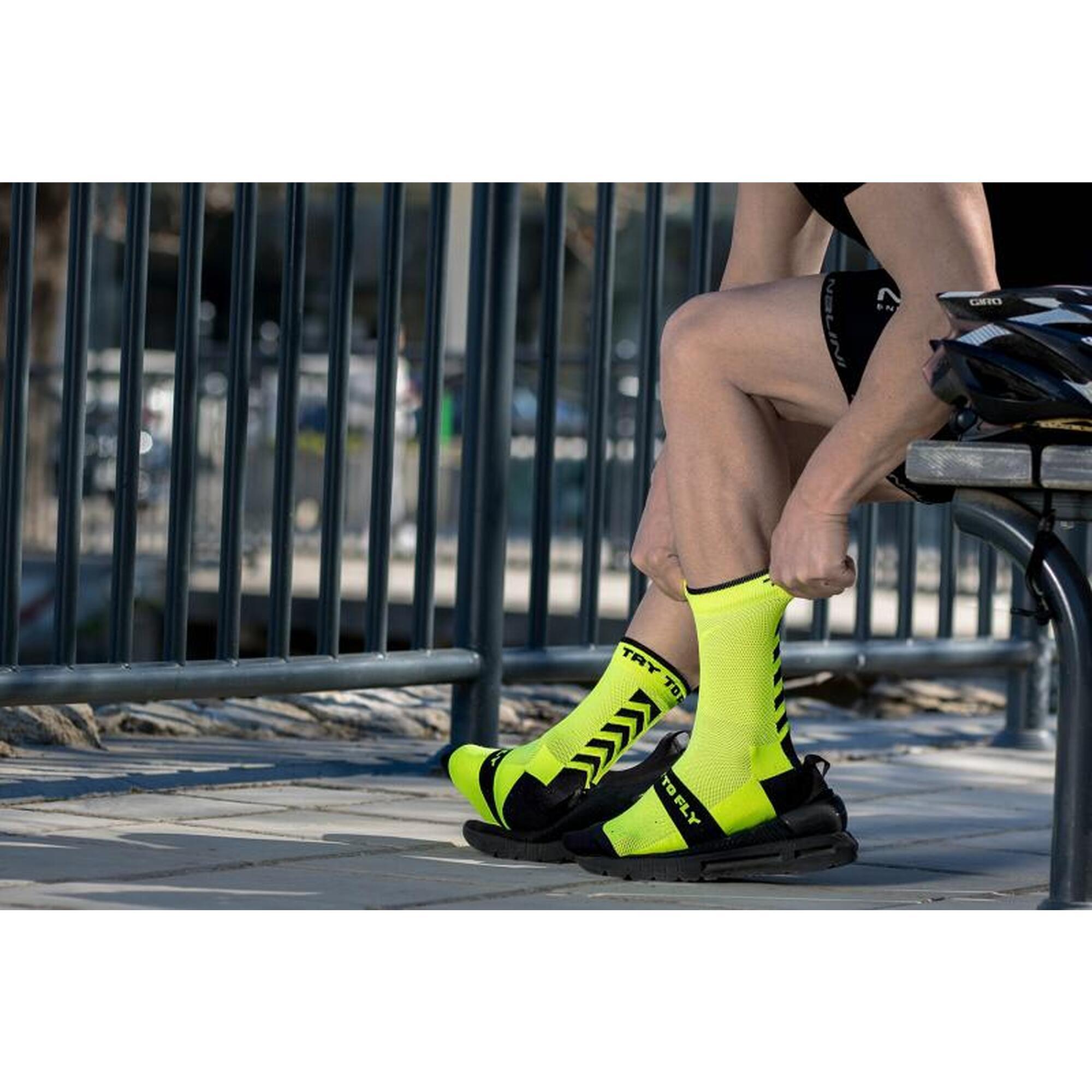 Neonsárga színű kerékpáros zokni